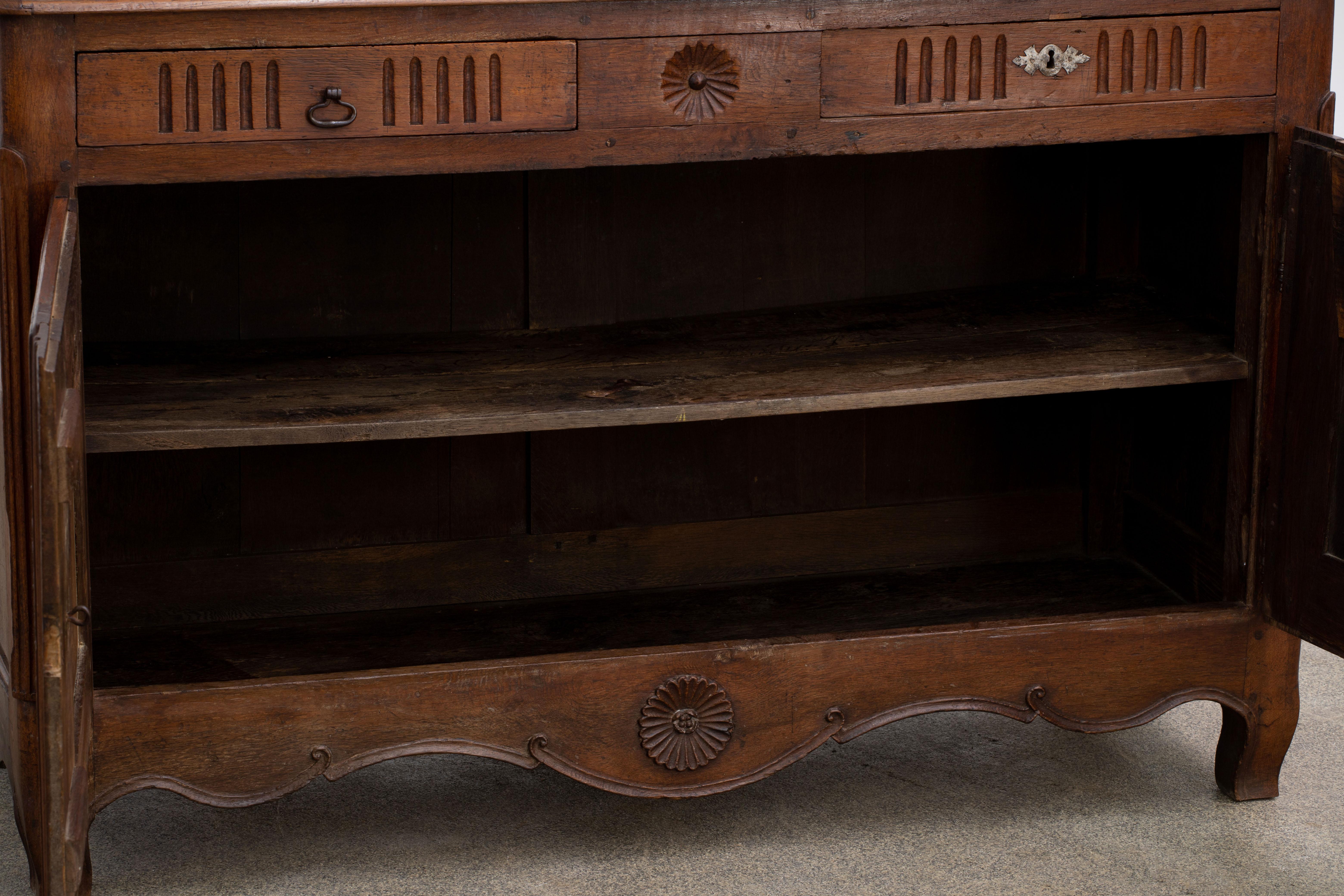 19th Century French Provencal Oak Buffet Cabinet For Sale 1