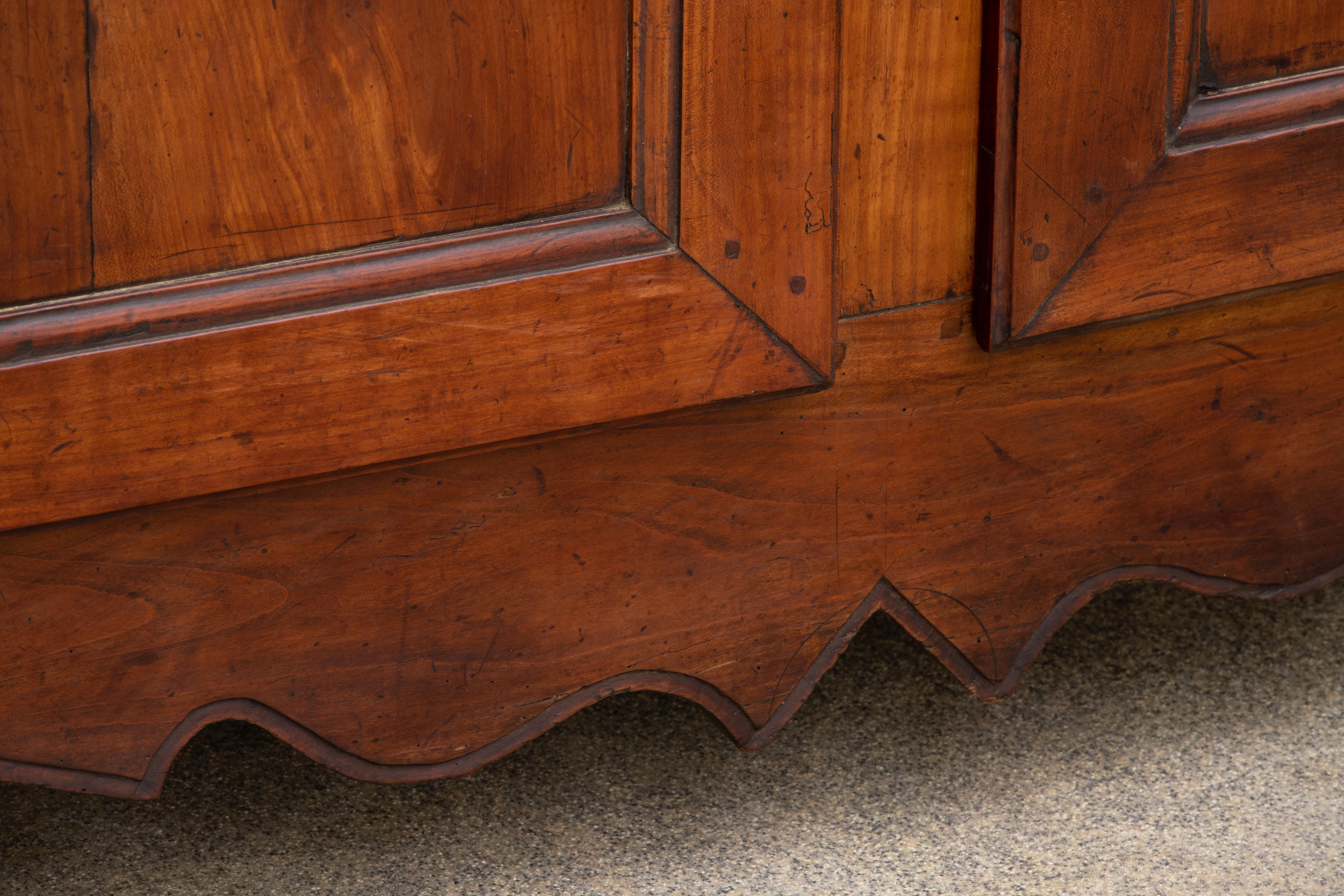 19th Century French Provencal Oak Buffet Cabinet For Sale 2