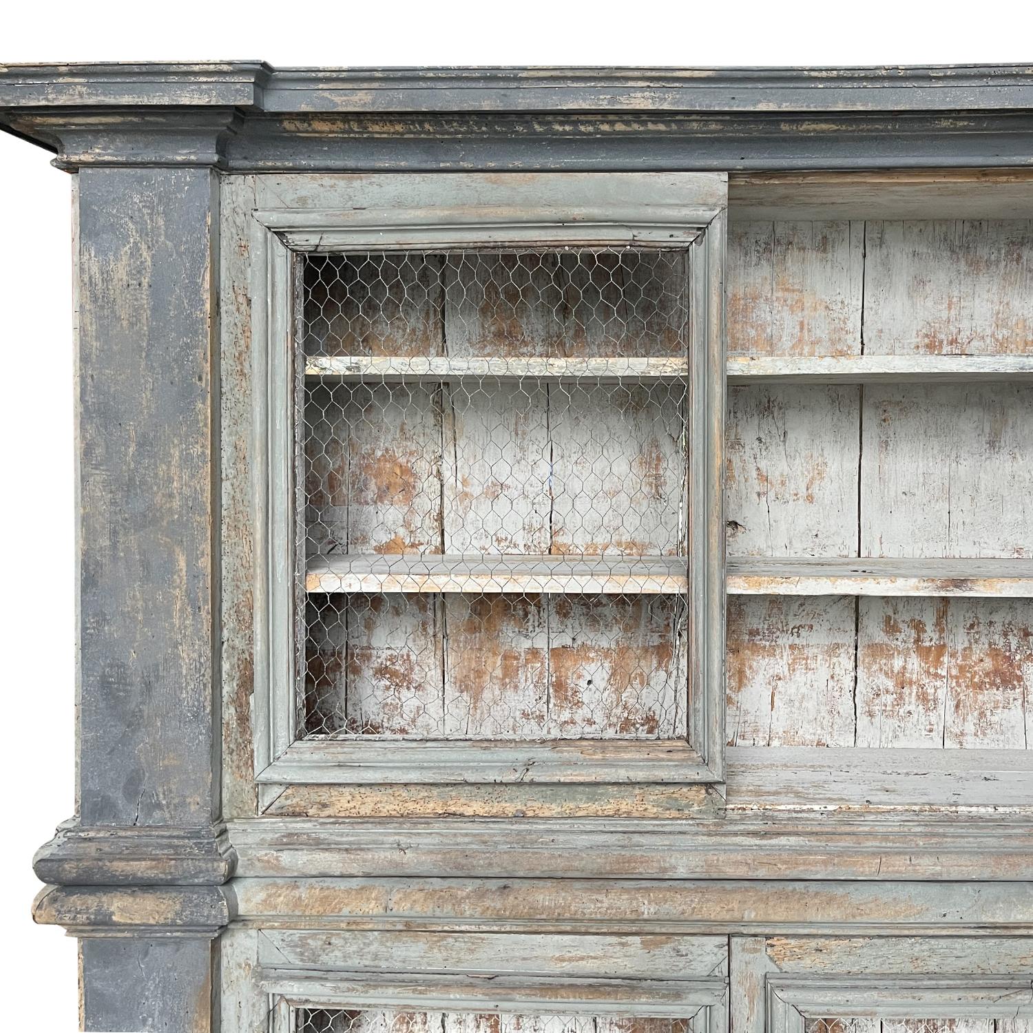 Libreria in pino provenzale francese del XIX secolo - Mobile buffet antico in vendita 1