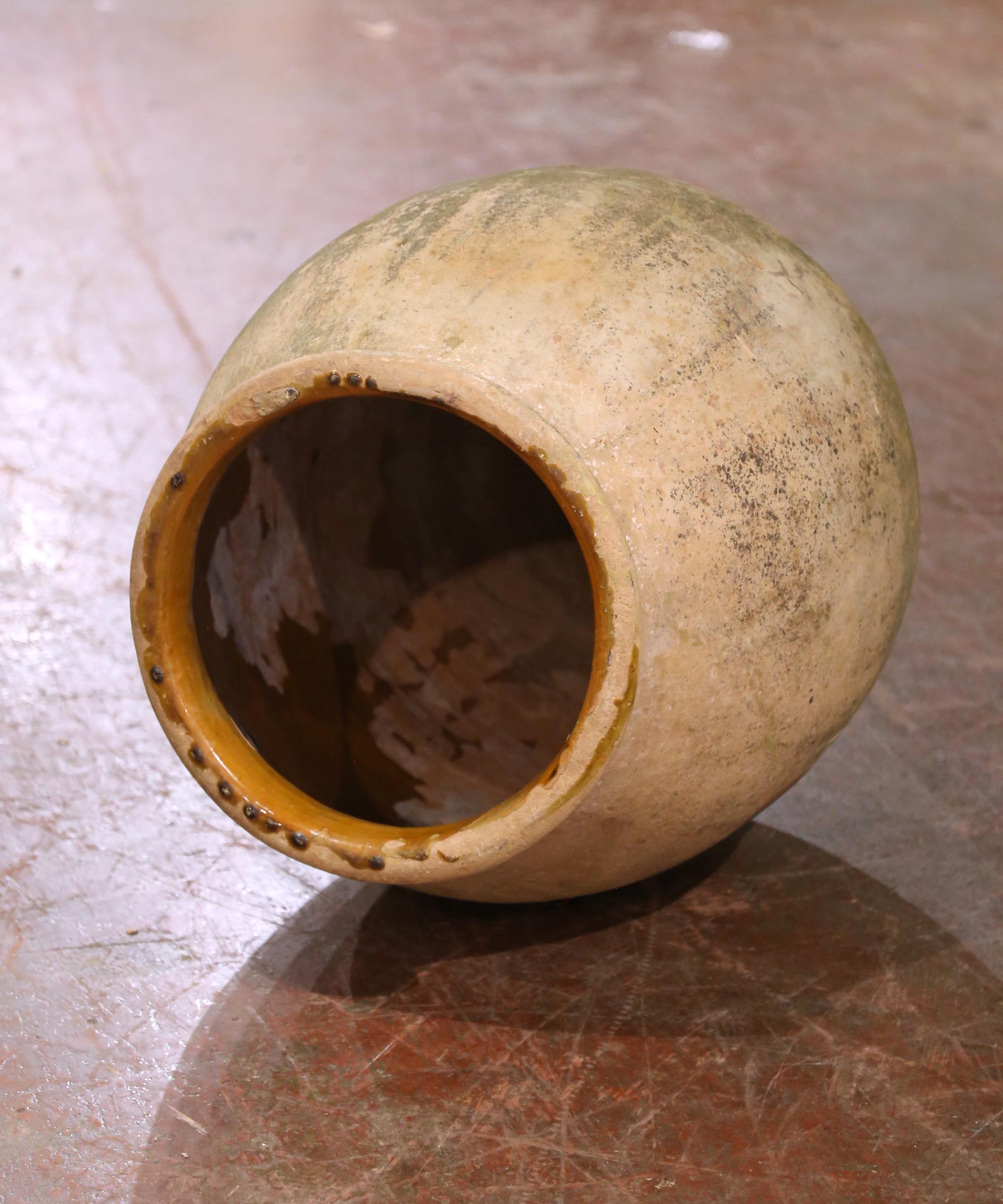 Aceitera de terracota provenzal francesa del siglo XIX de Biot Loza de barro en venta