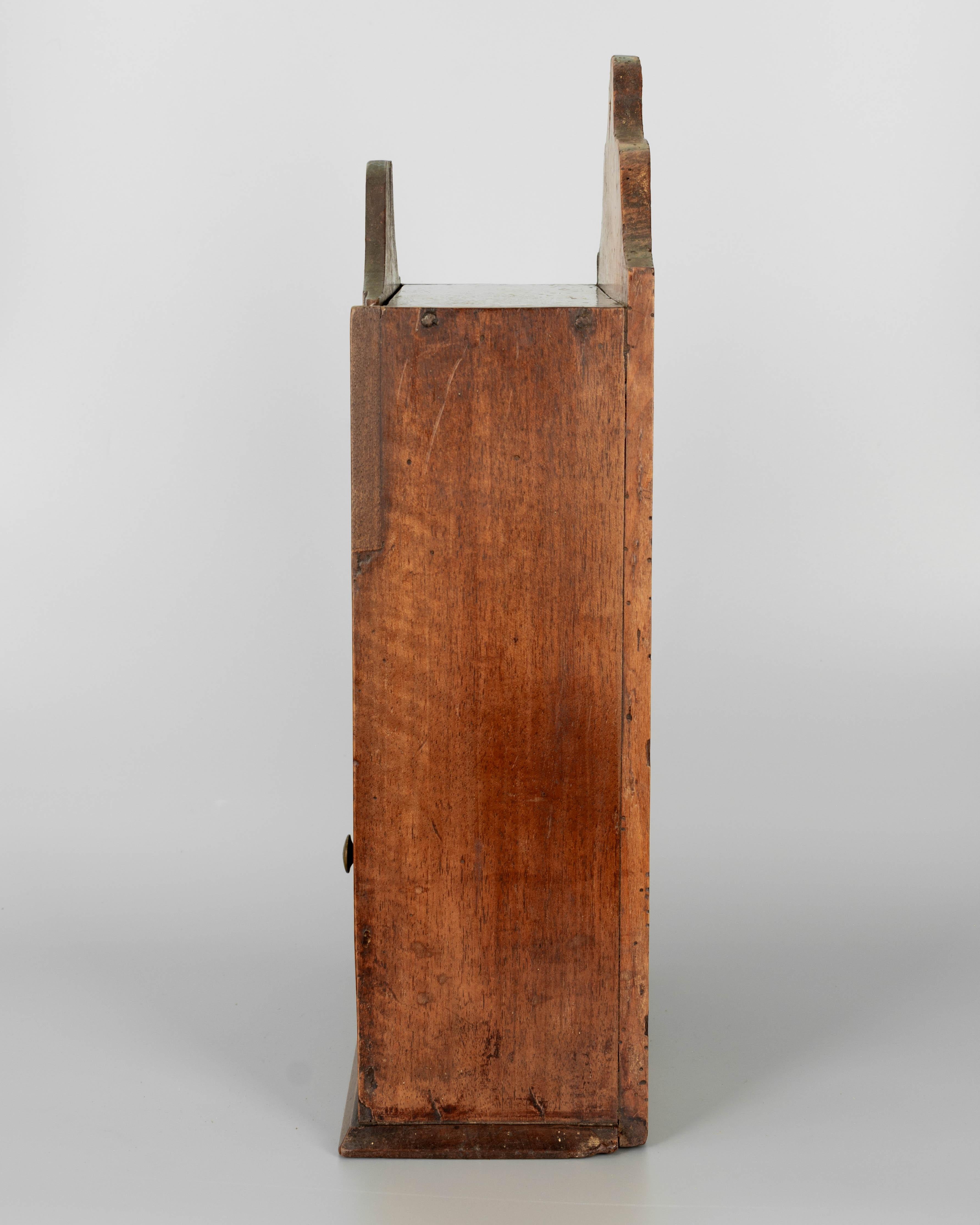 19. Jahrhundert Französisch provenzalischen Nussbaum Fariniere Box im Angebot 1