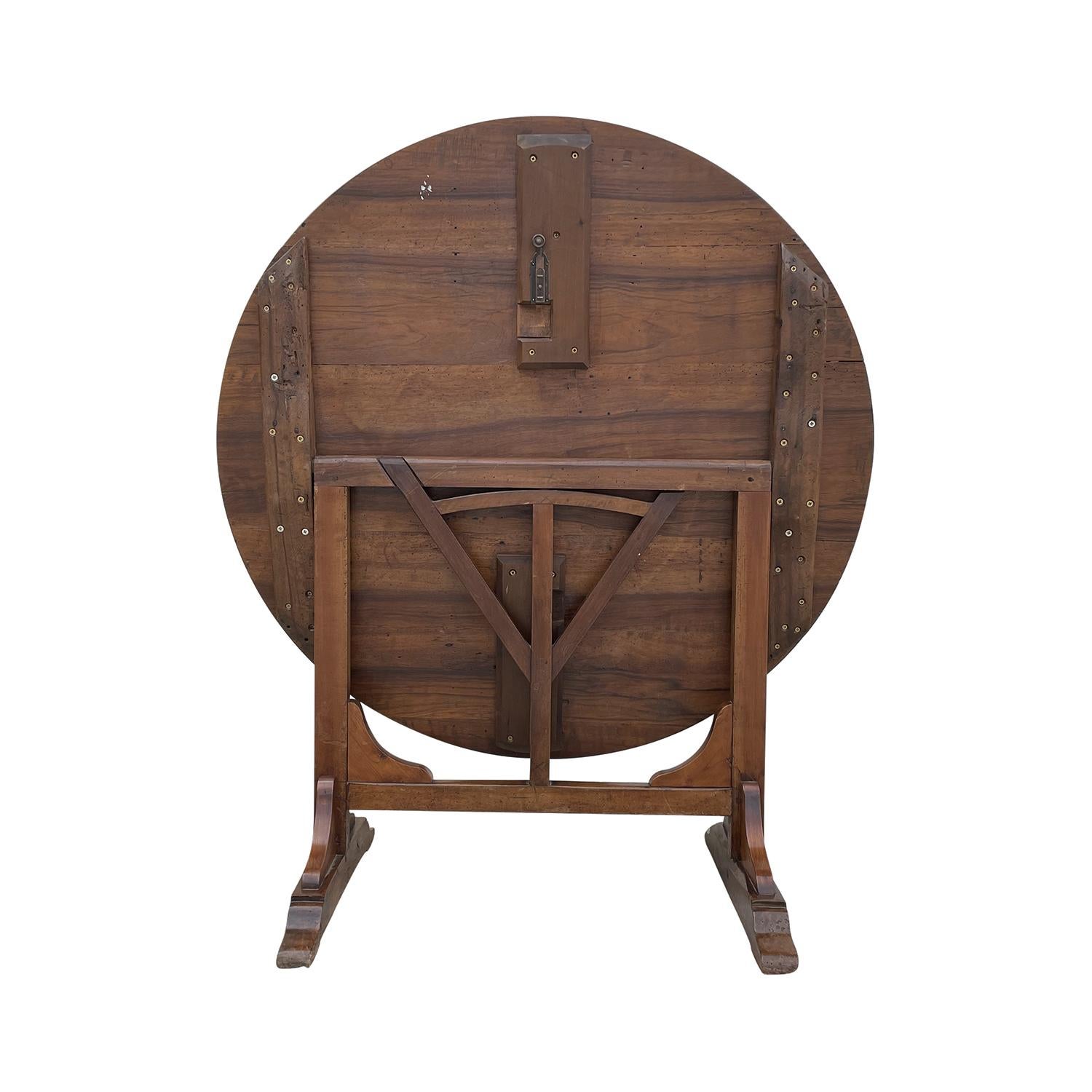 Französischer provenzalischer klappbarer Weintisch aus Nussbaumholz aus dem 19. Jahrhundert – antiker Mitteltisch im Angebot 4