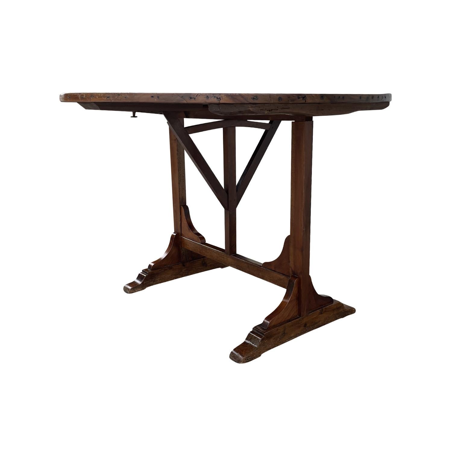 19th Century French Provencal Walnut Folding Wine Table - Antique Center Table In Good Condition For Sale In West Palm Beach, FL