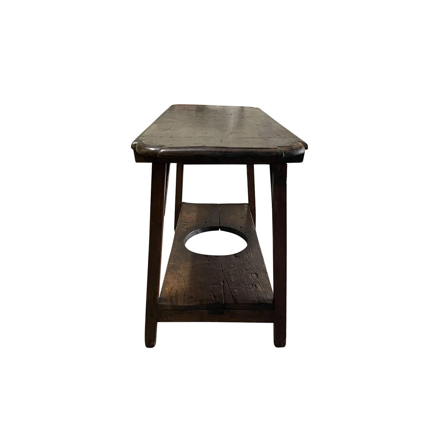 Français Table d'extrémité provinciale française du 19ème siècle en pin - Table de ferme rustique ancienne en vente