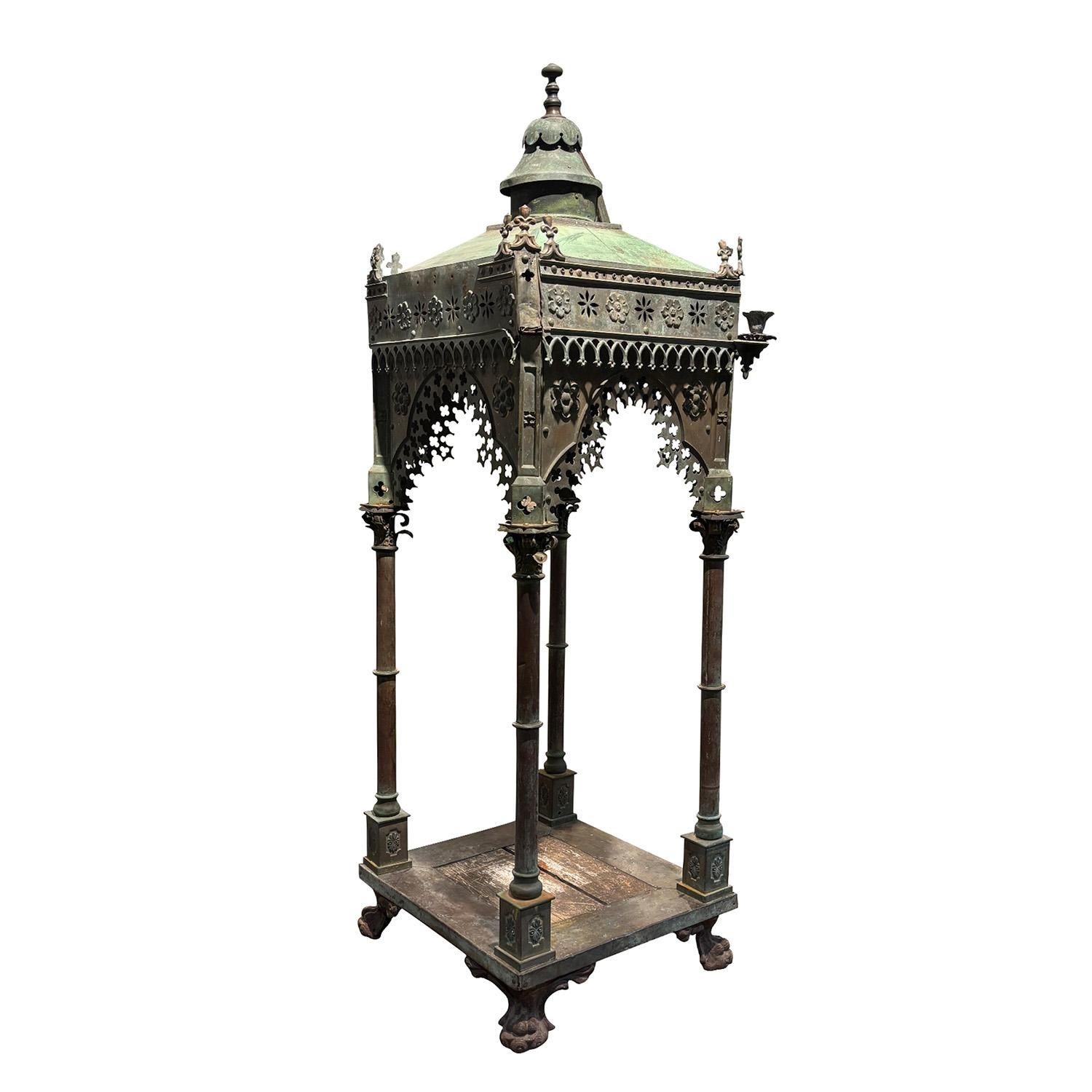 Provincial français Tabernacle provincial français ancien en cuivre du 19ème siècle en vente