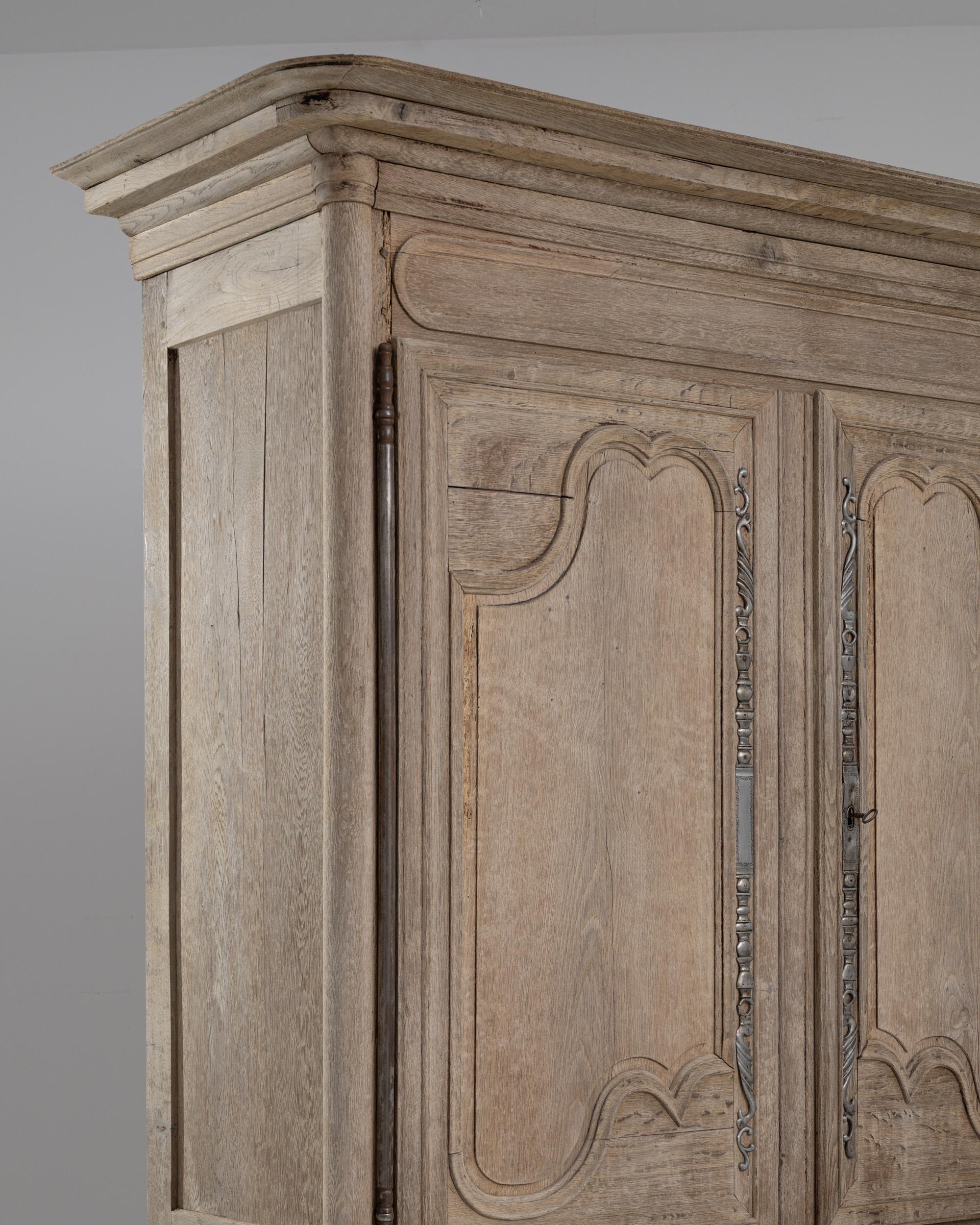 Buffet francese a due corpi del XIX secolo in vendita 4
