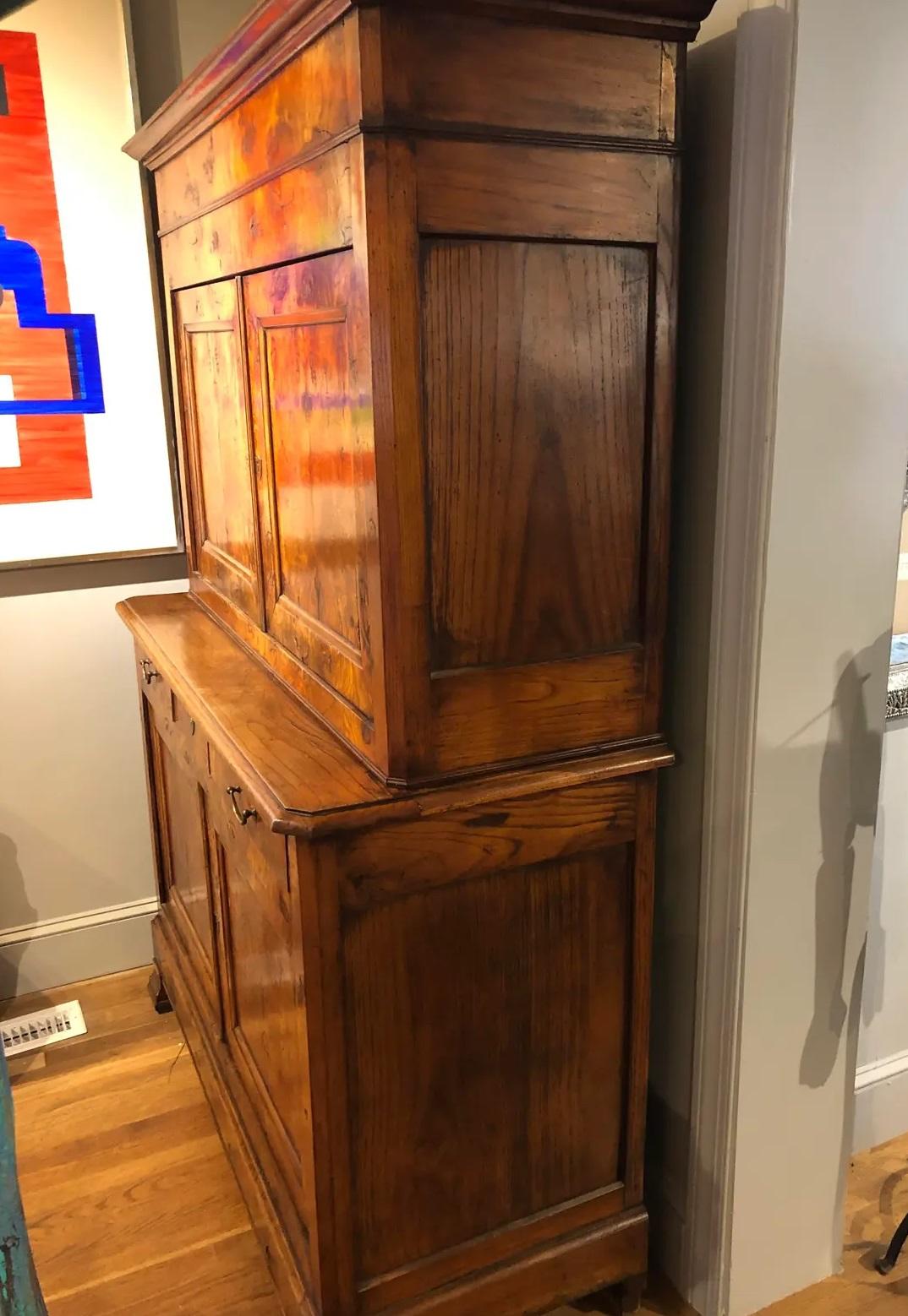 Intagliato 19th Century French Provincial Burled Ash Buffet Deux Corps Cabinet in vendita