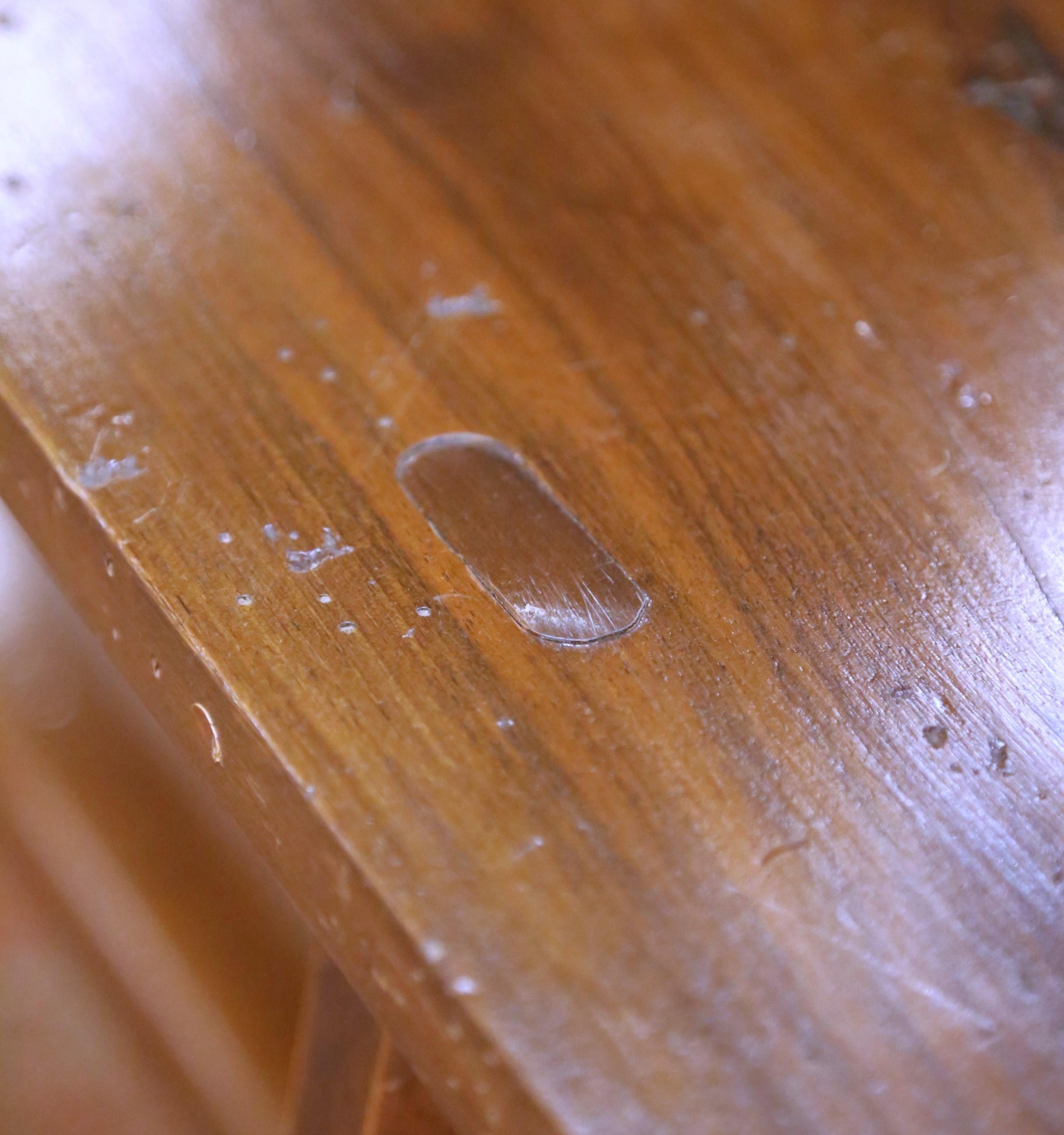 19. Jahrhundert Französisch Provincial geschnitzt Kirsche Bauernhof Bank aus Poitou im Angebot 6