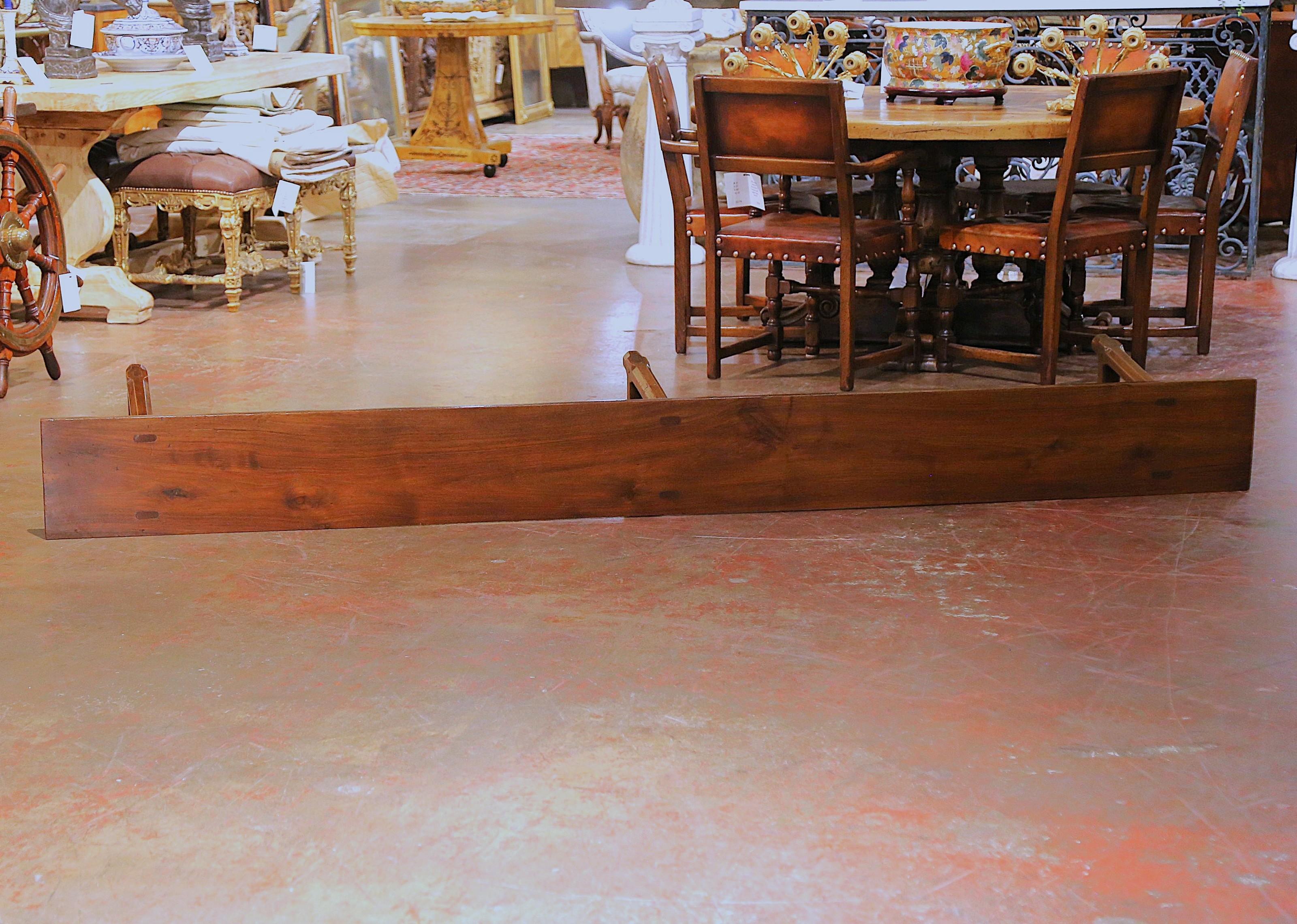 19. Jahrhundert Französisch Provincial geschnitzt Kirsche Bauernhof Bank aus Poitou im Angebot 8