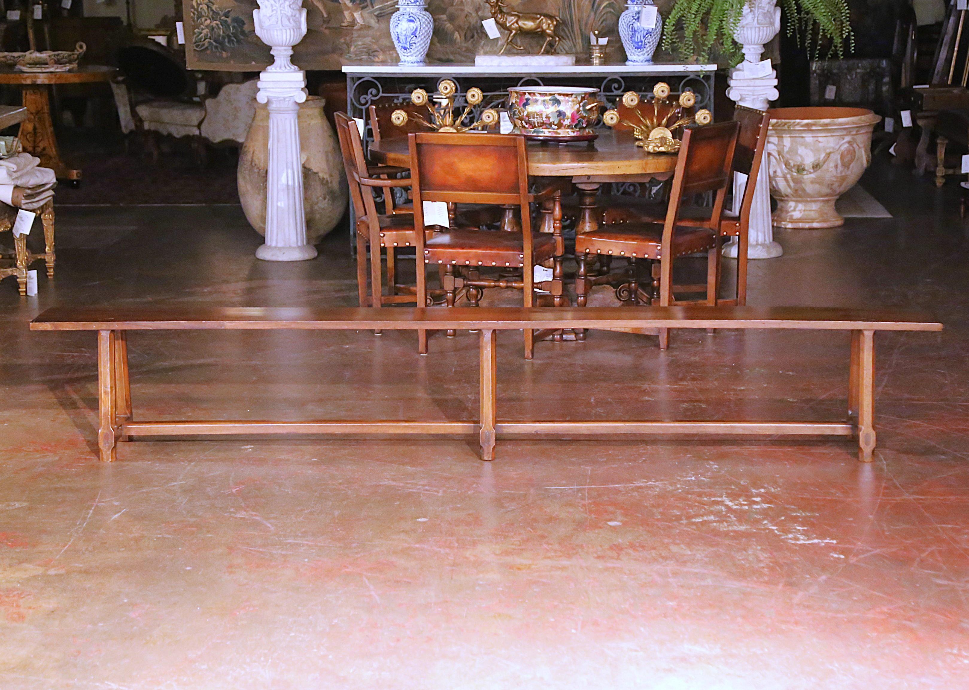 19. Jahrhundert Französisch Provincial geschnitzt Kirsche Bauernhof Bank aus Poitou (Land) im Angebot