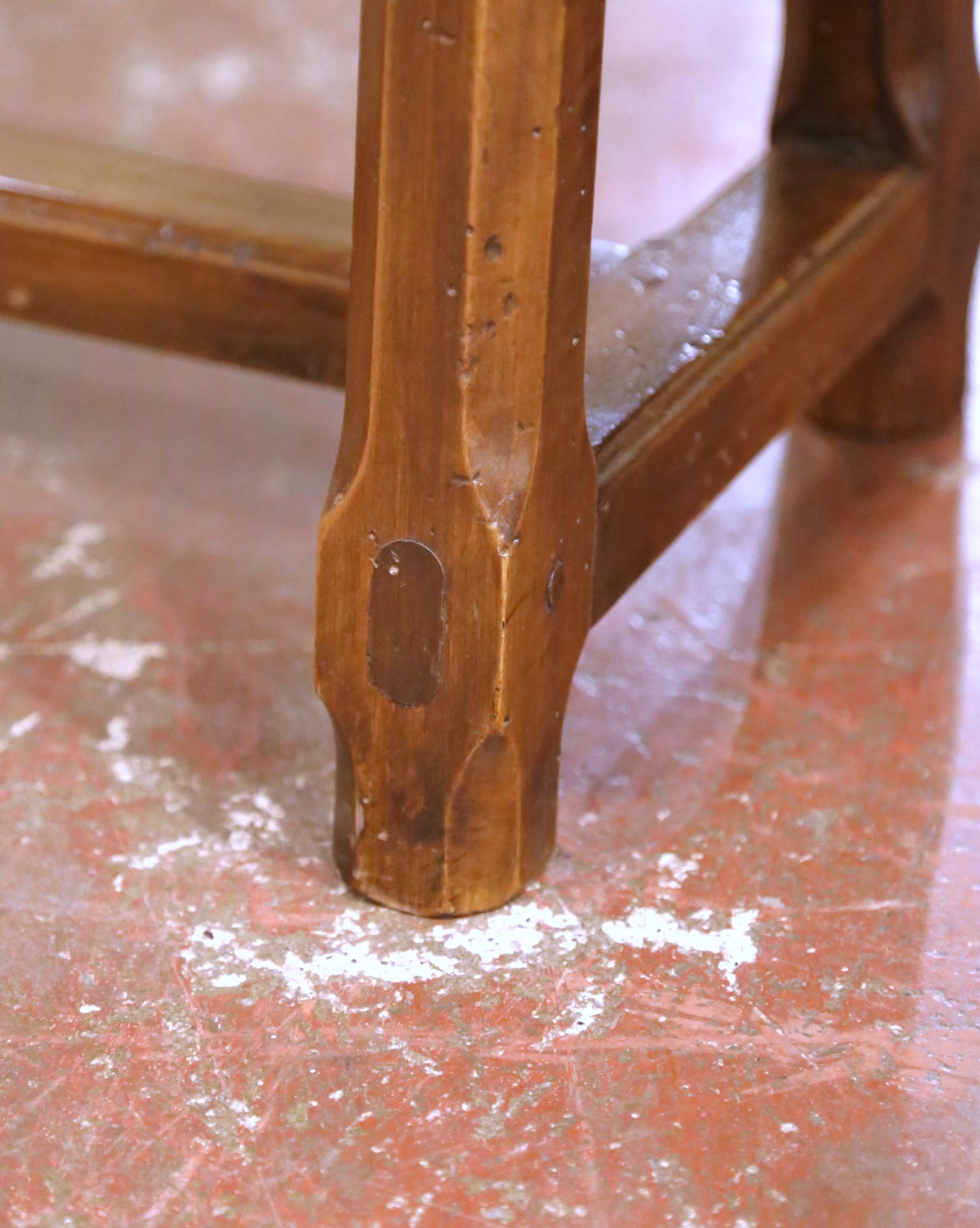 19. Jahrhundert Französisch Provincial geschnitzt Kirsche Bauernhof Bank aus Poitou im Angebot 2