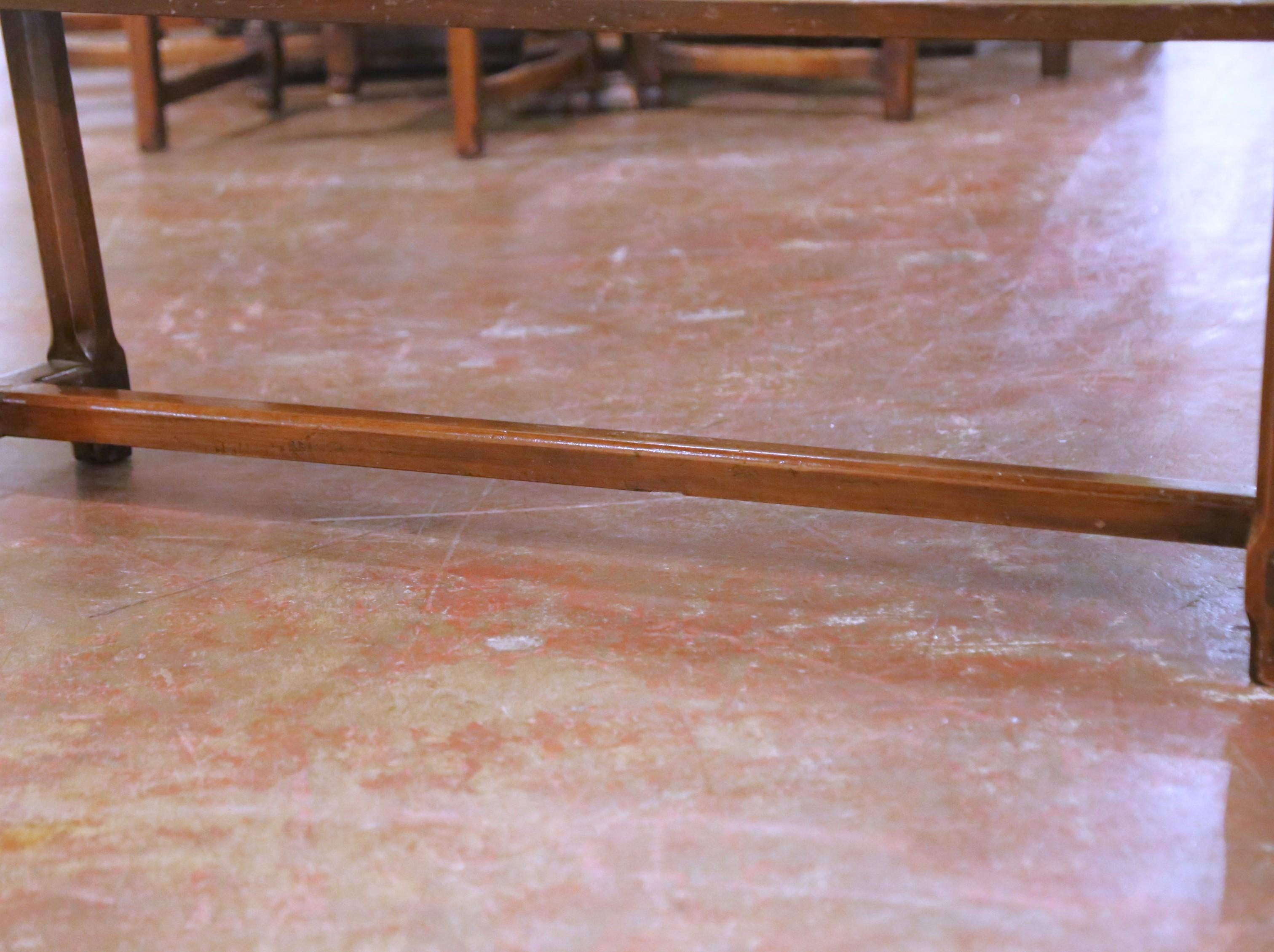 19. Jahrhundert Französisch Provincial geschnitzt Kirsche Bauernhof Bank aus Poitou im Angebot 4