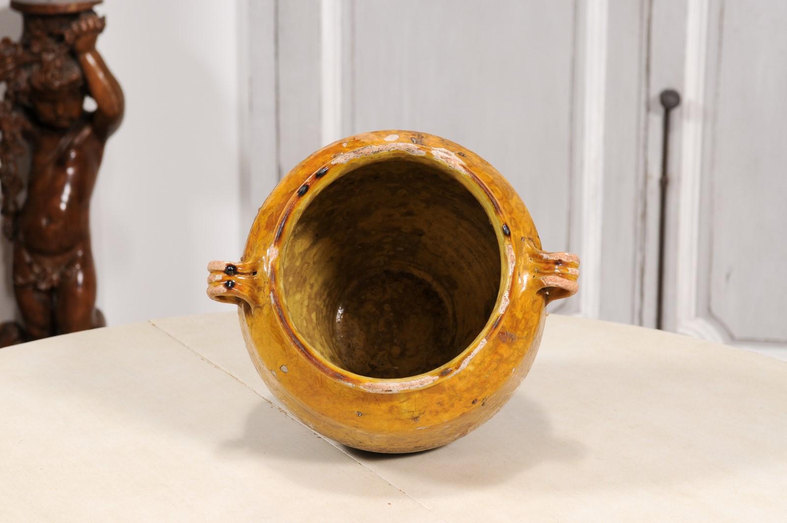 19th Century French Provincial Double Handled Pot à Confit with Yellow Glaze For Sale 6
