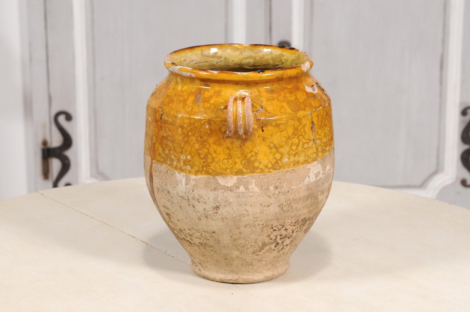 19th Century French Provincial Double Handled Pot à Confit with Yellow Glaze For Sale 3