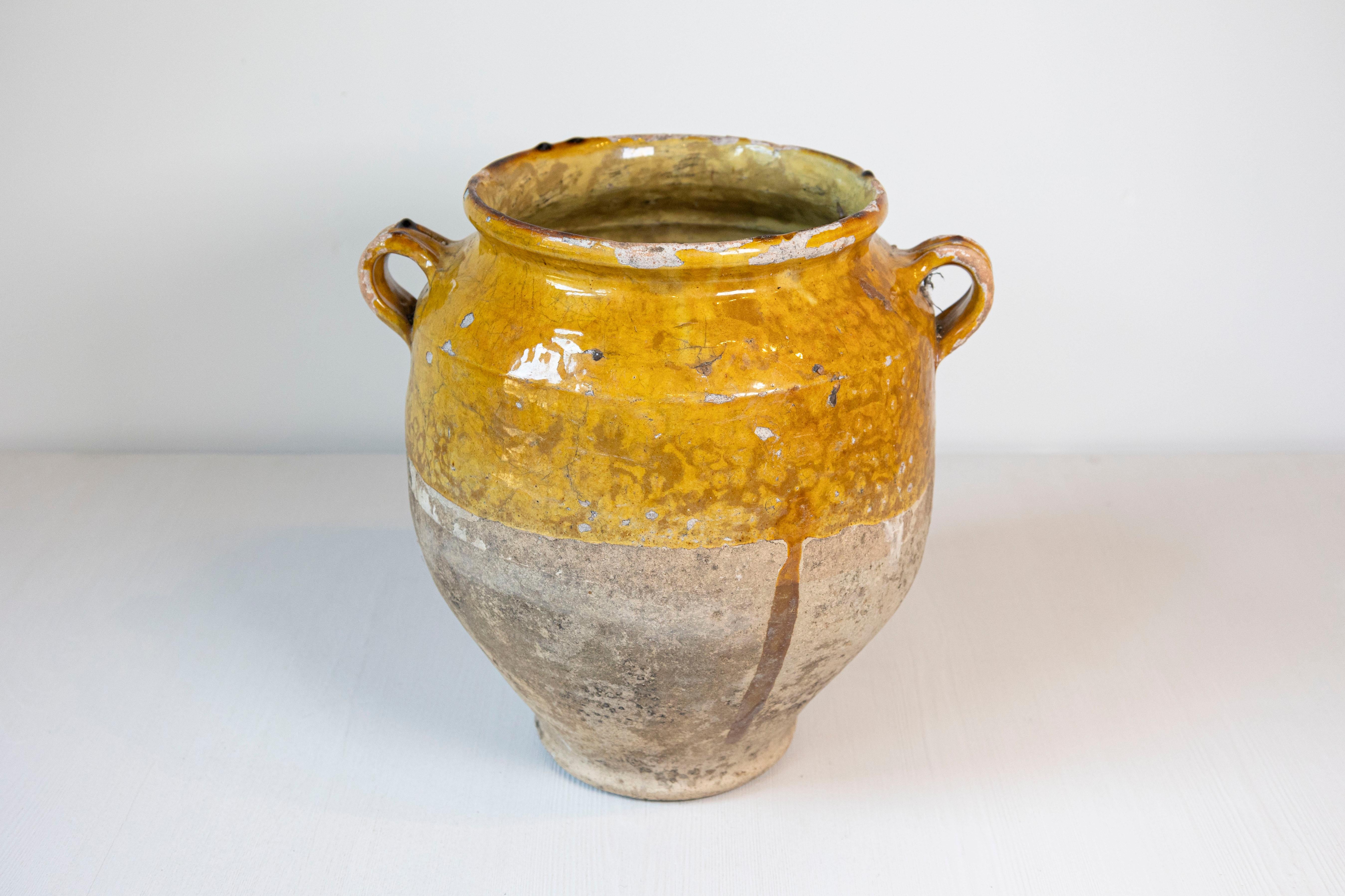 Poteries Pot à Confit à double poignée du 19ème siècle avec glaçure jaune en vente