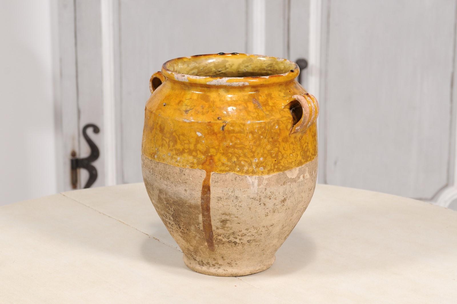 19th Century French Provincial Double Handled Pot à Confit with Yellow Glaze For Sale 4