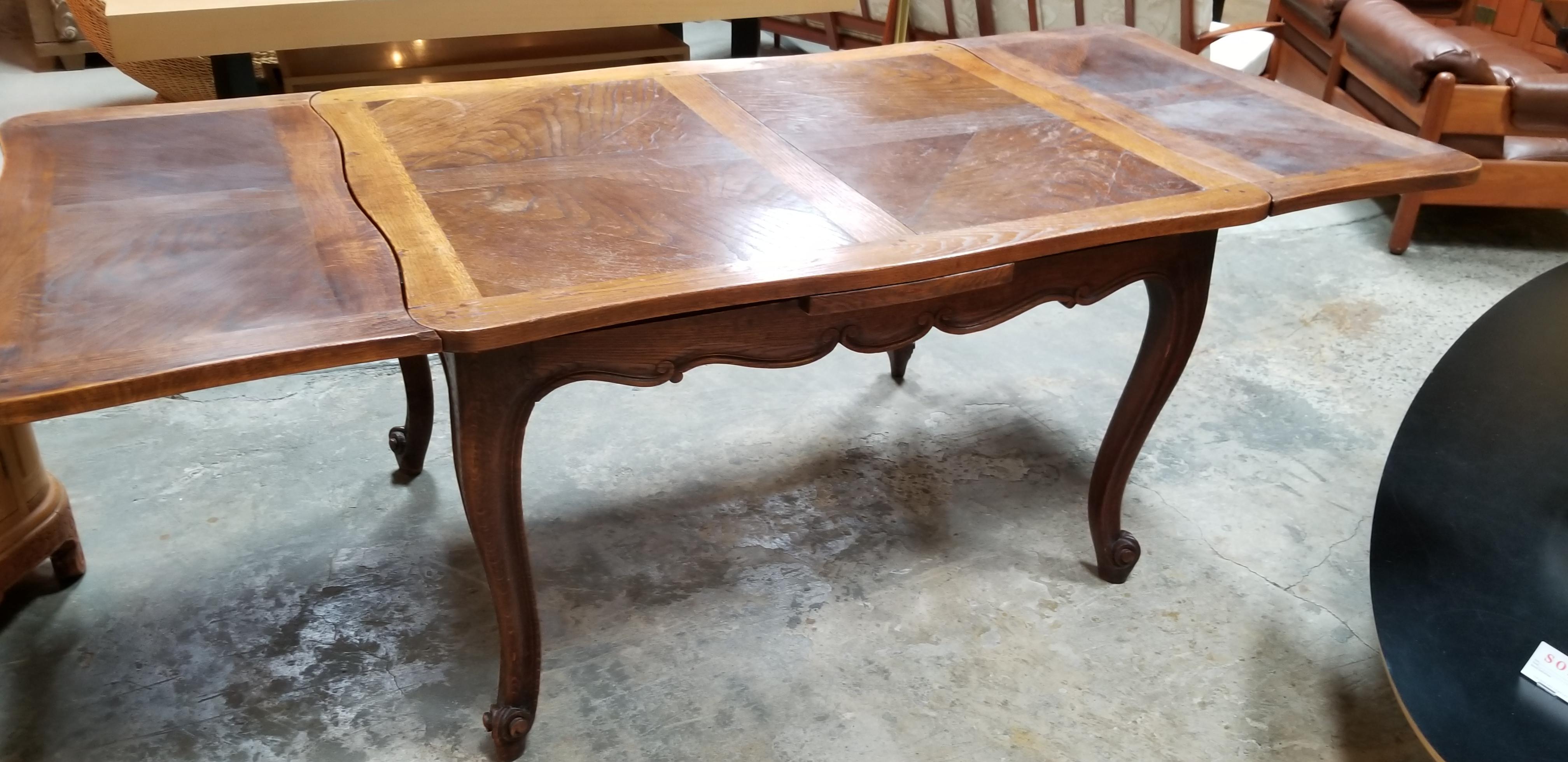 19th Century French Provincial Draw-Leaf Dining Table In Good Condition In Fulton, CA