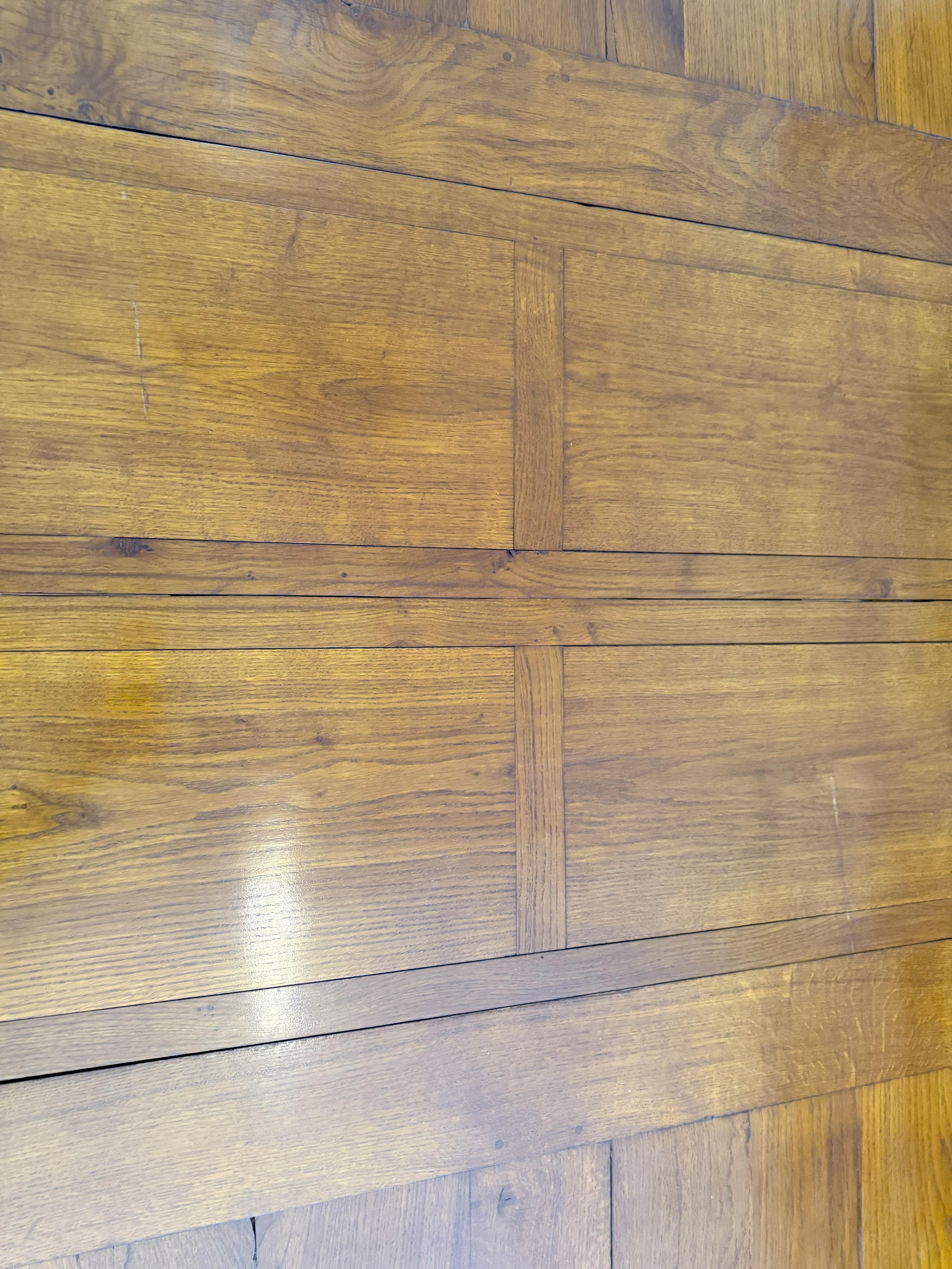 Mesa de granja ovalada extensible de estilo provincial francés del siglo XIX con patas Luis XIII en Bueno estado para la venta en Middleburg, VA