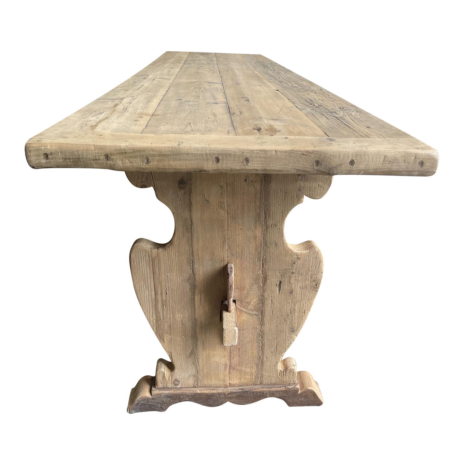 Blanchi Table à tréteaux provinciale française du 19ème siècle, table à manger ancienne en chêne en vente