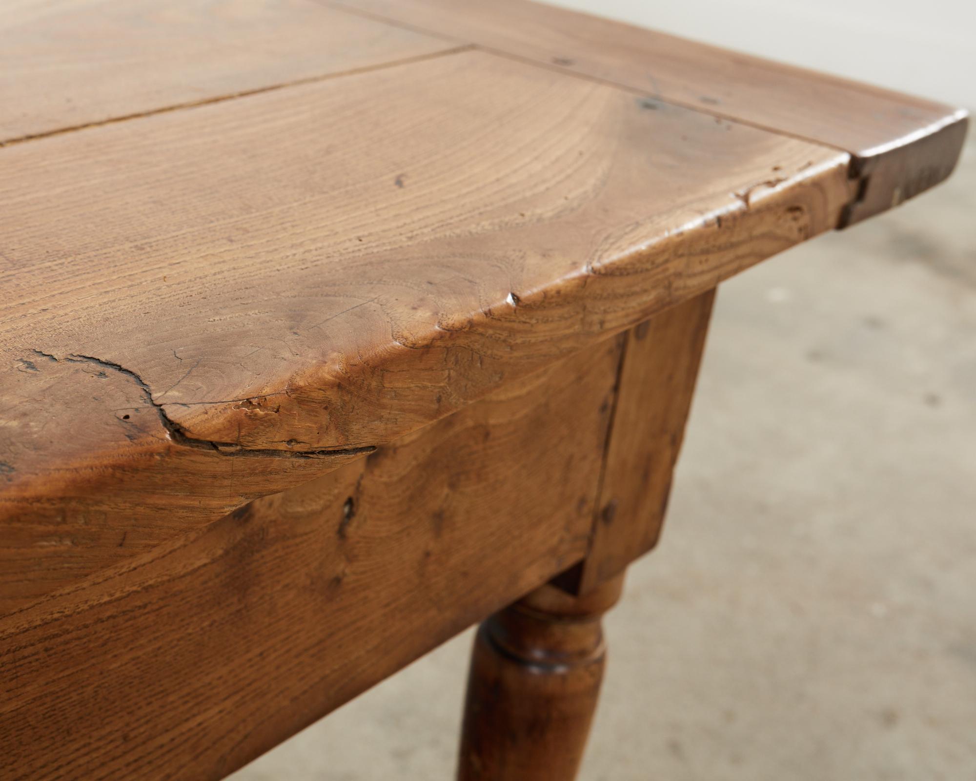 Table à manger provinciale française du 19ème siècle à tréteaux en bois fruitier de ferme en vente 2