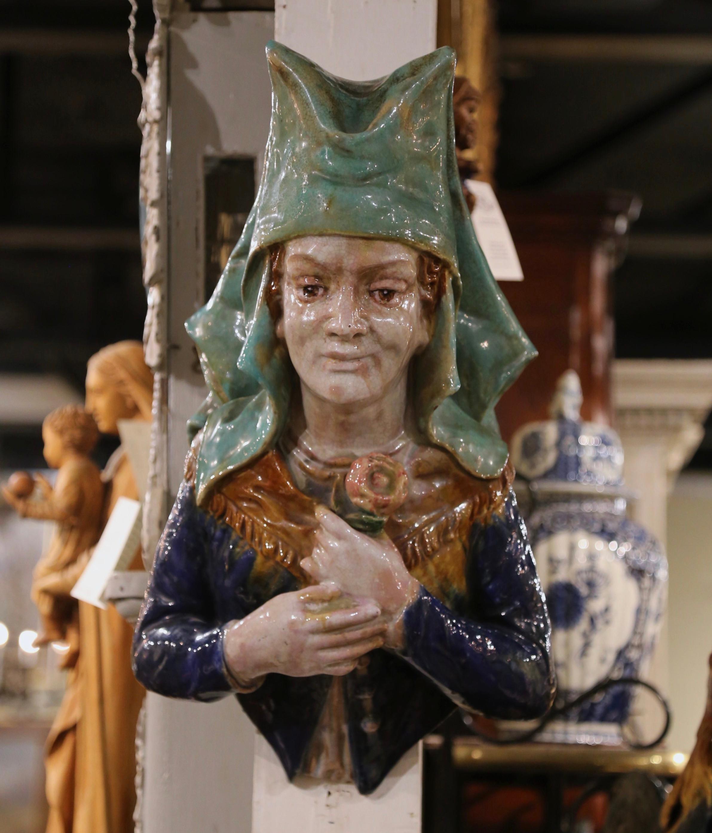 Cuit Buste de femme en terre cuite peint à la main et de style provincial français du 19e siècle en vente