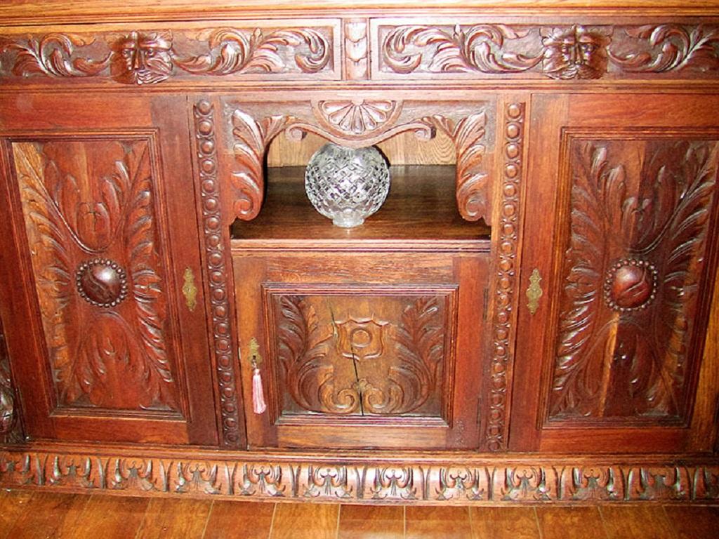 Beautiful French Provincial highly carved oak buffet or sideboard from circa 1840.
Highly carved pelmet with the ‘Green Man’ head as central motif.
Probably made in Northern France, in the Ardennes Region, it has a strong Germanic or Flemish