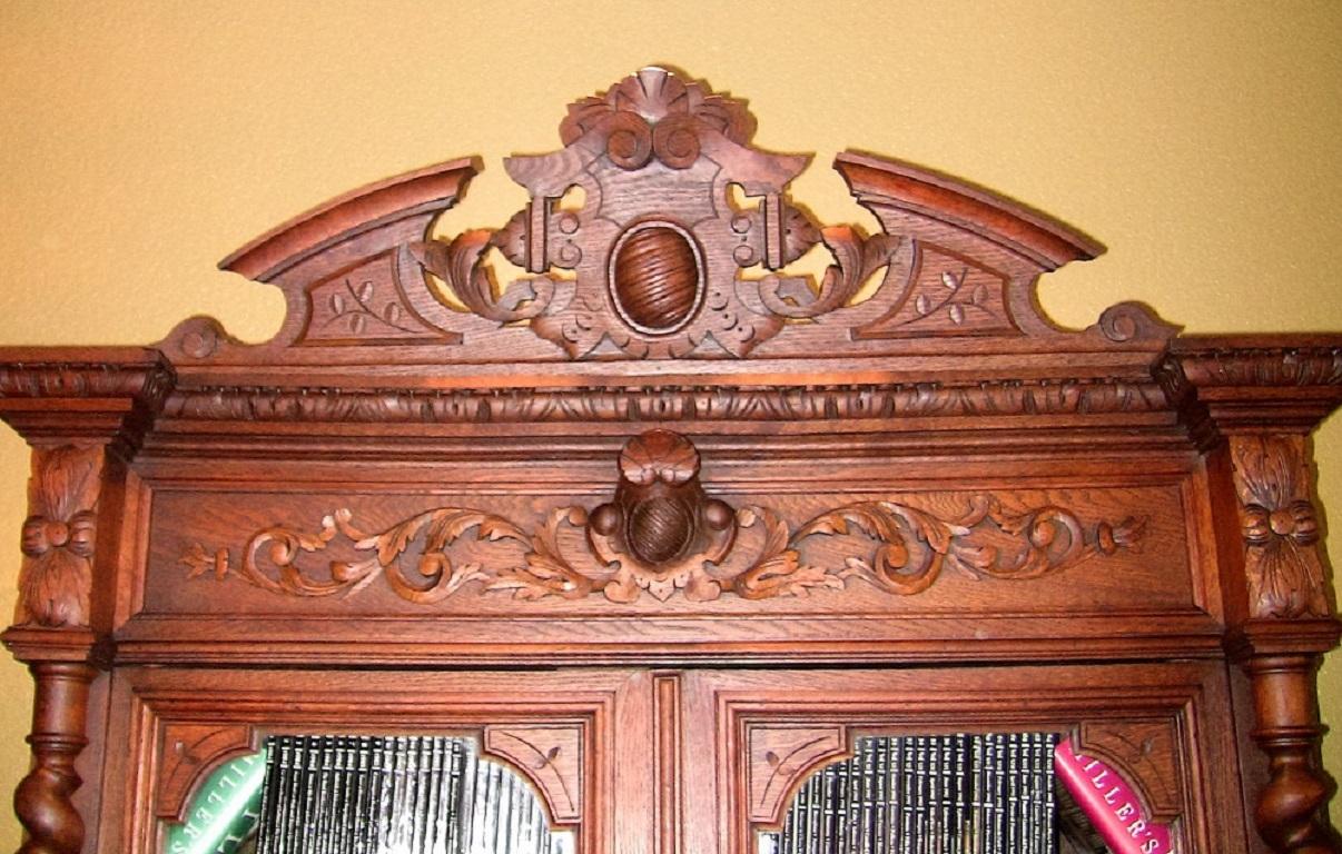 19th Century French Provincial Highly Carved Oak Hunt Bookcase In Good Condition For Sale In Dallas, TX