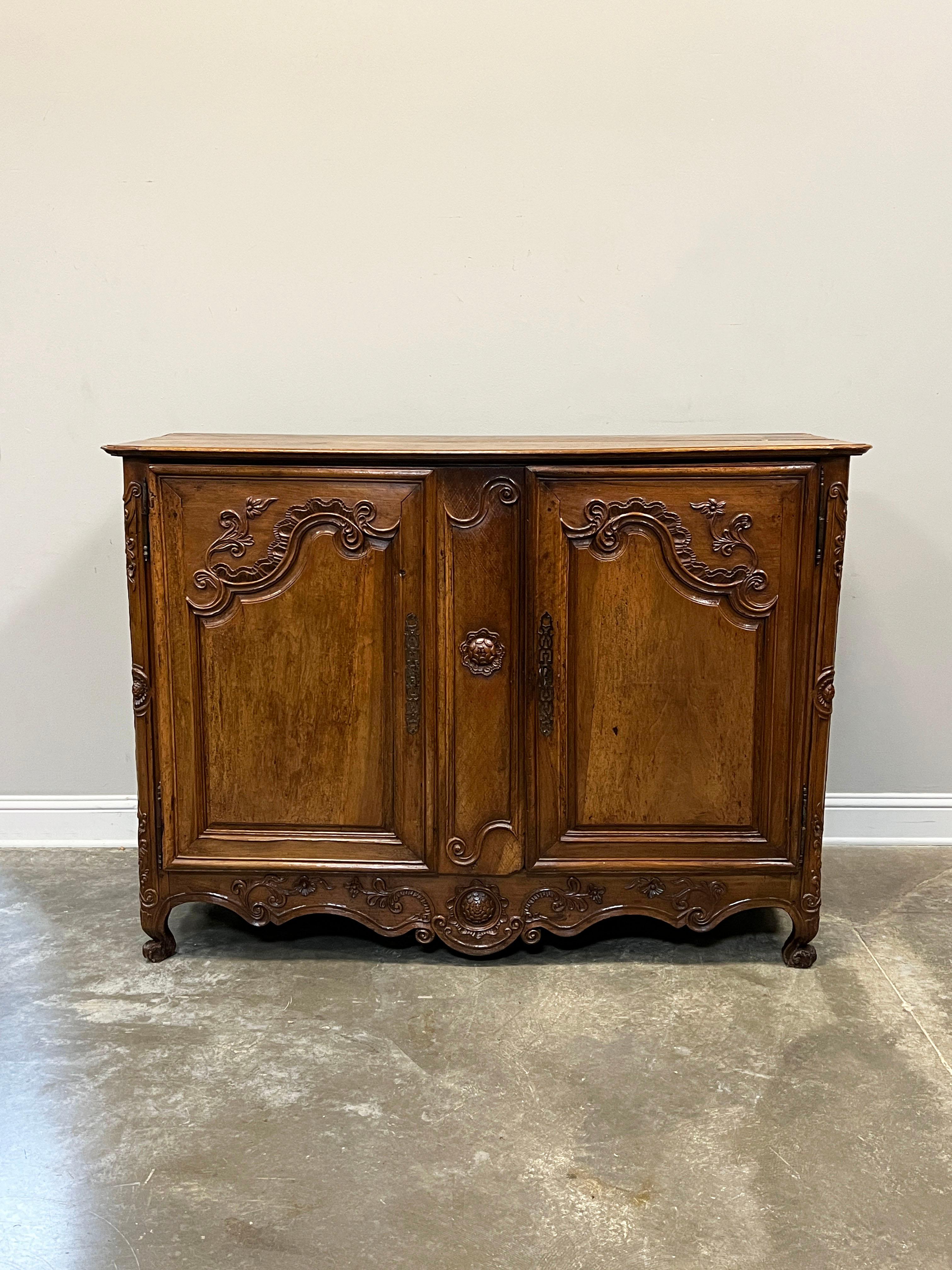 19th Century French Provincial Louis XV Style Buffet For Sale 2