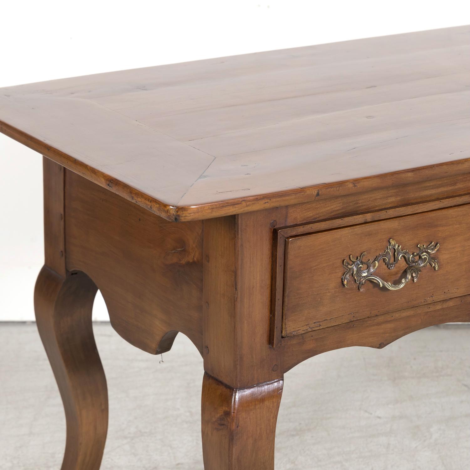 Bureau-Teller oder Schreibtisch aus Kirschbaumholz im französischen Louis-XV-Stil des 19. Jahrhunderts im Angebot 5