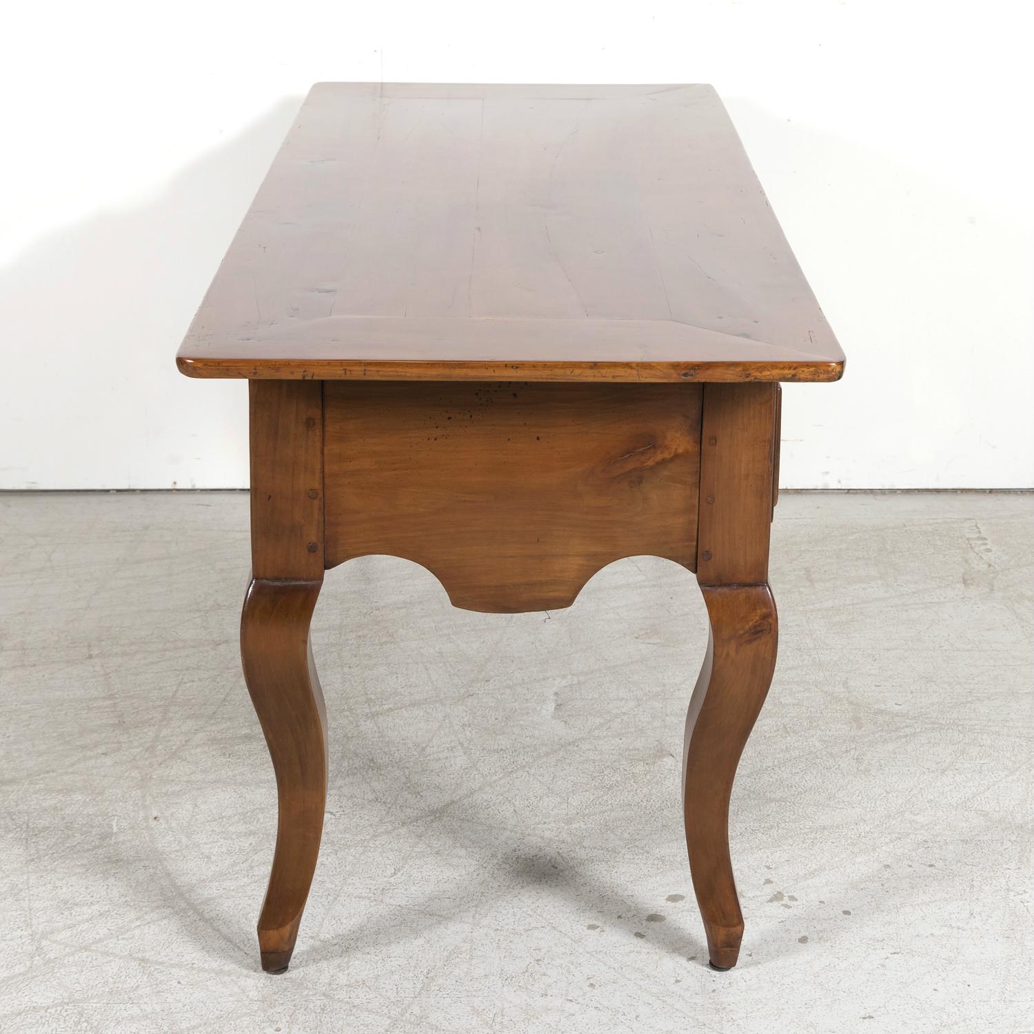 Bureau-Teller oder Schreibtisch aus Kirschbaumholz im französischen Louis-XV-Stil des 19. Jahrhunderts im Angebot 7
