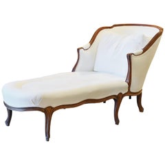 chaise longue du 19ème siècle en noyer sculpté de style Louis XVI