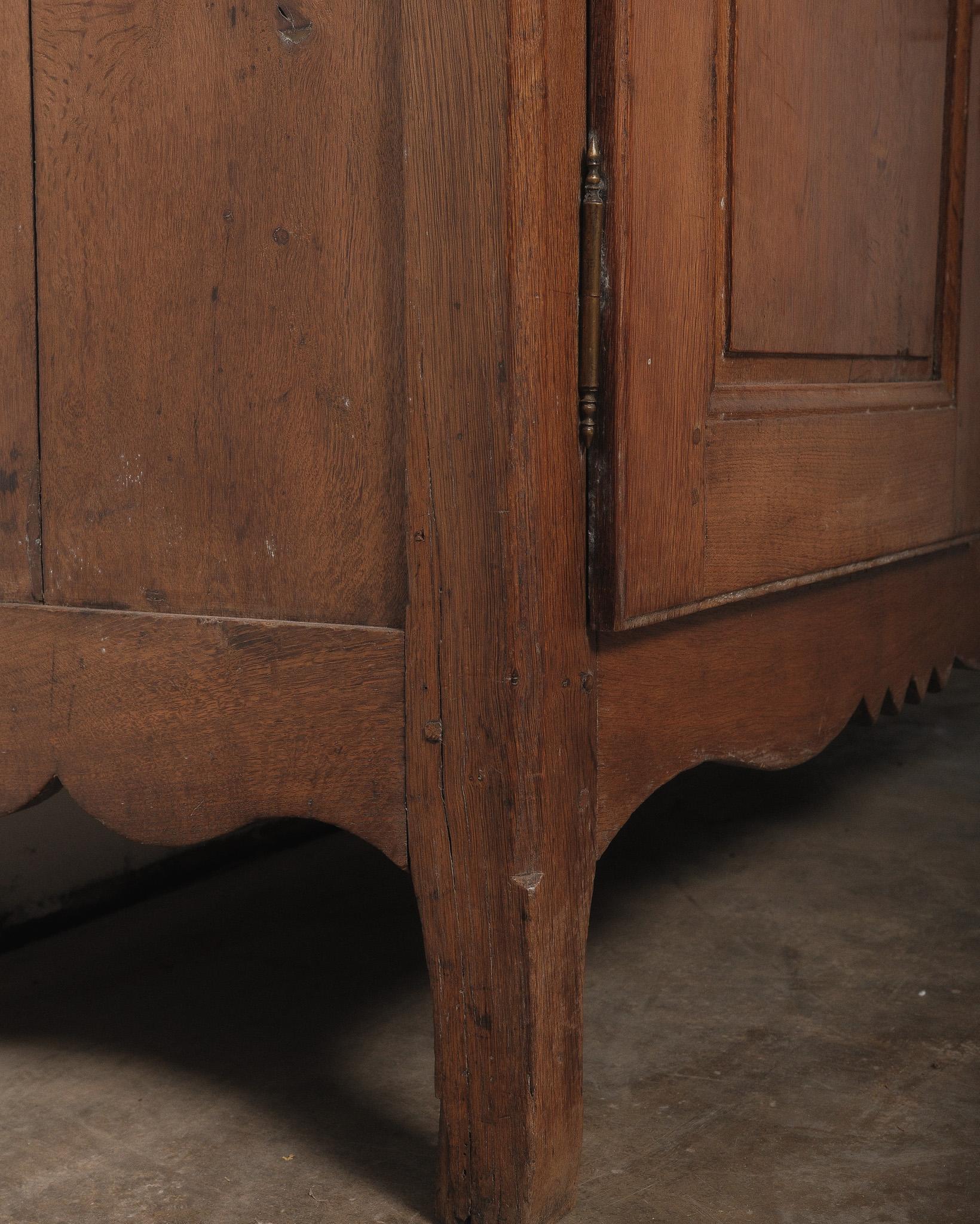 19th Century French Provincial Oak Buffet For Sale 1