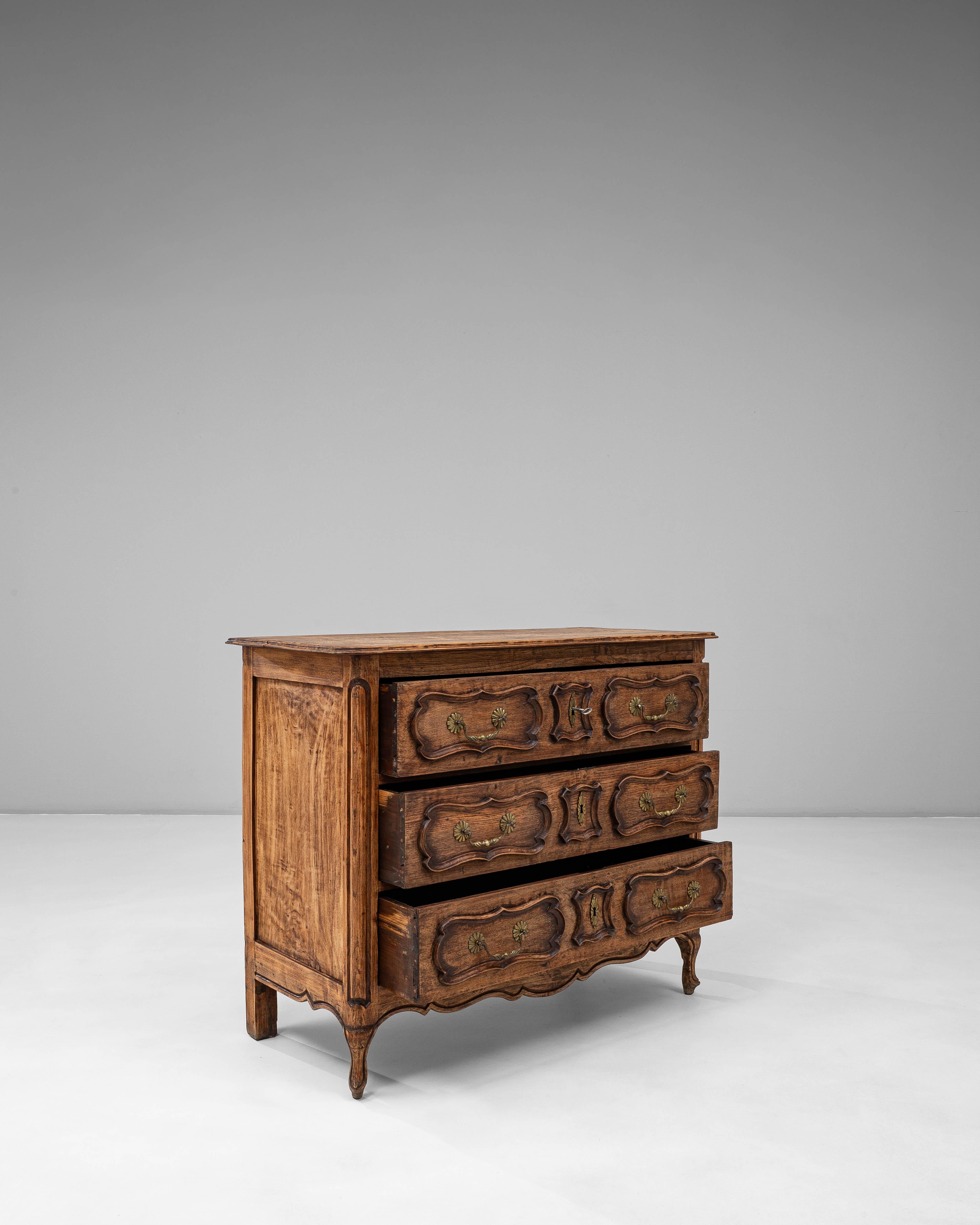 Cassettiera in quercia della provincia francese del XIX secolo in vendita 11