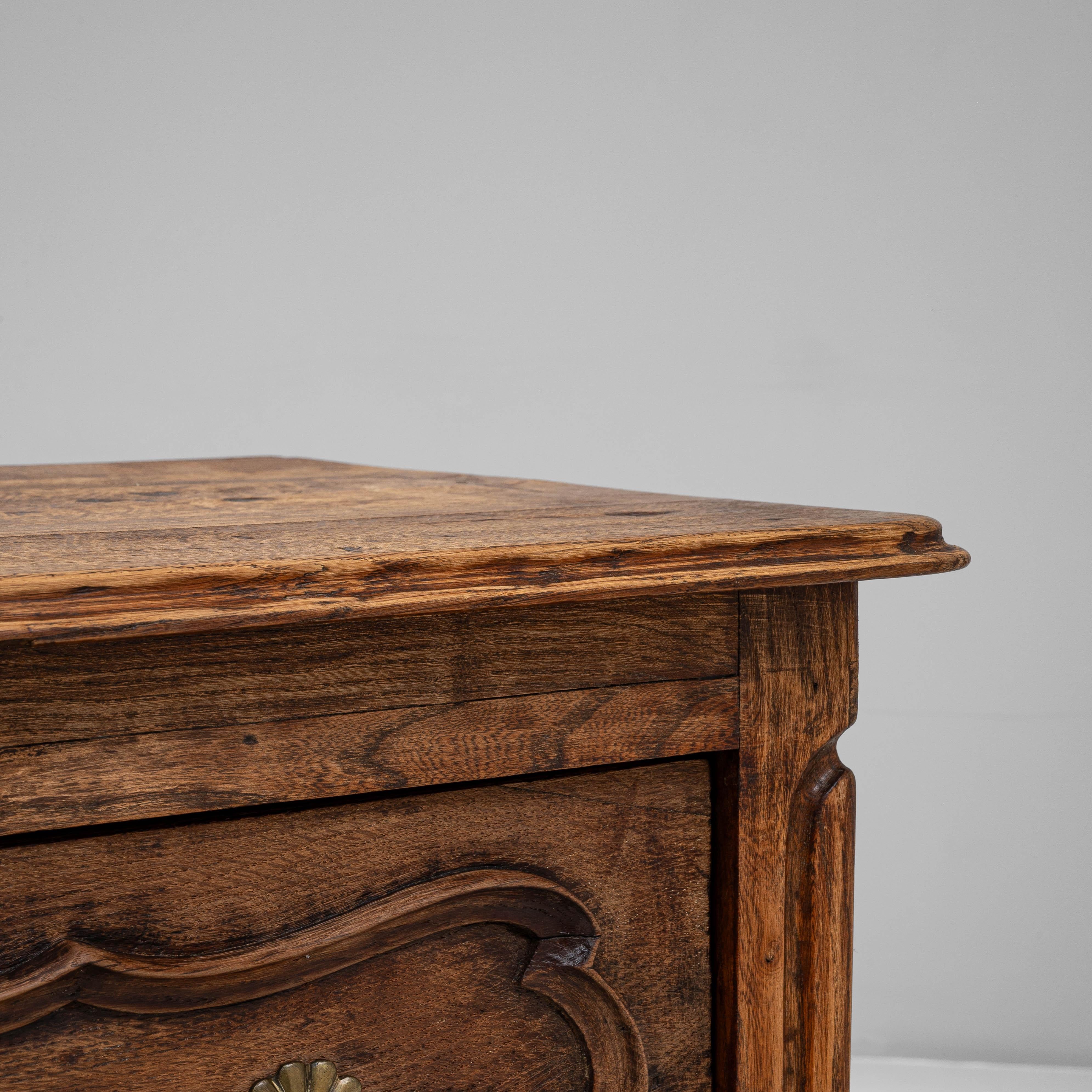 Cassettiera in quercia della provincia francese del XIX secolo in vendita 12