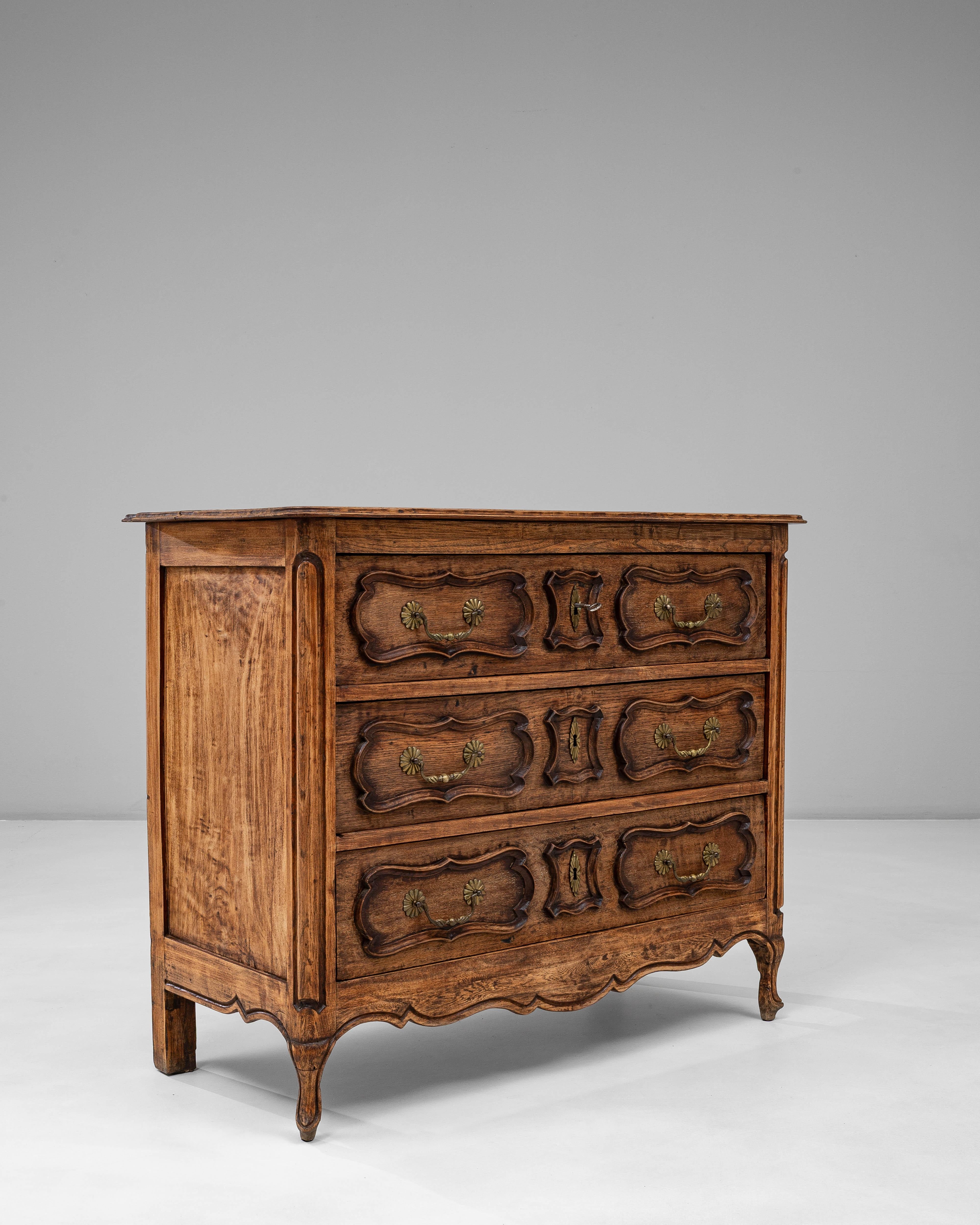 Cassettiera in quercia della provincia francese del XIX secolo in vendita 3