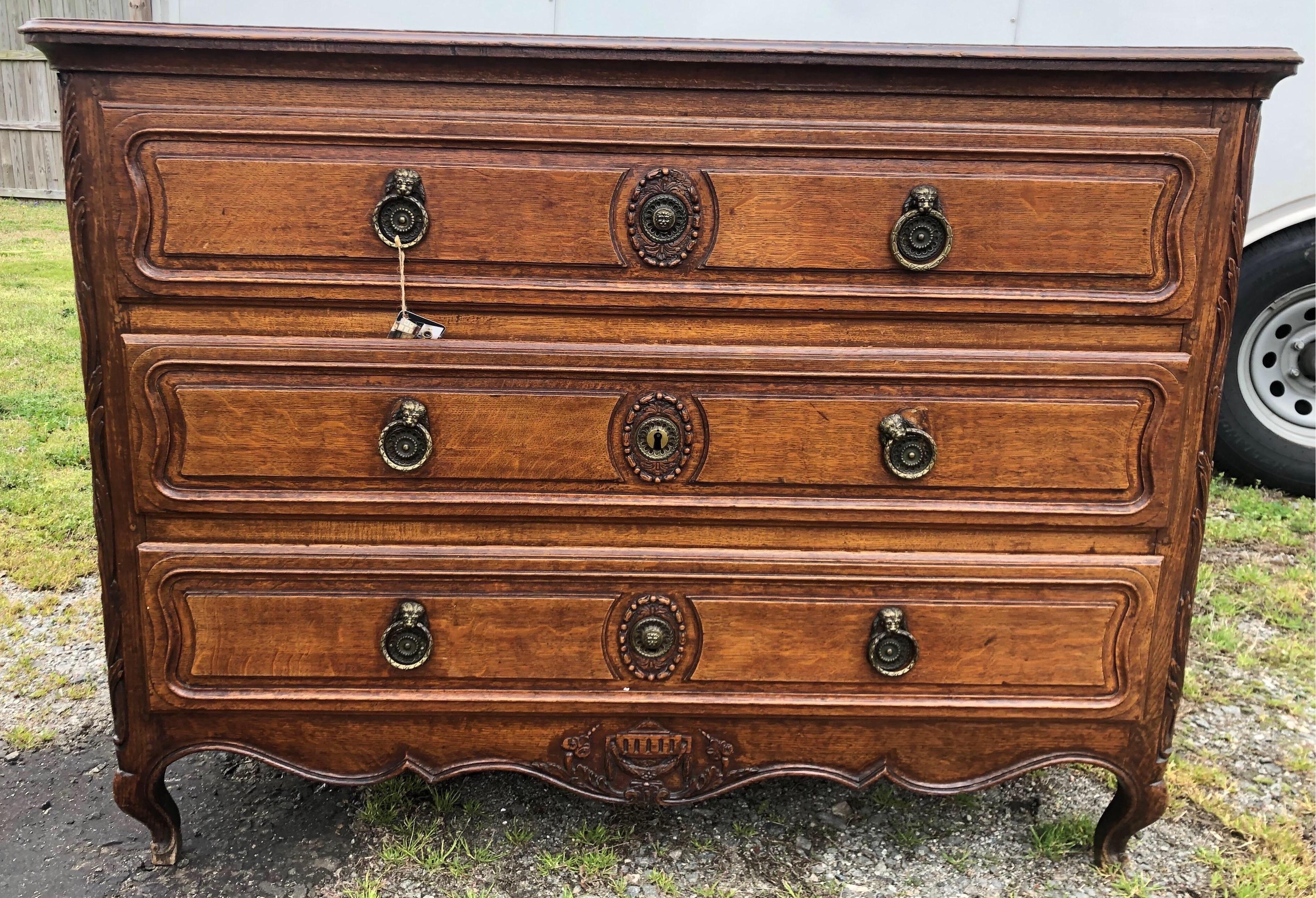 19th Century French Provincial Oak Commode For Sale 2