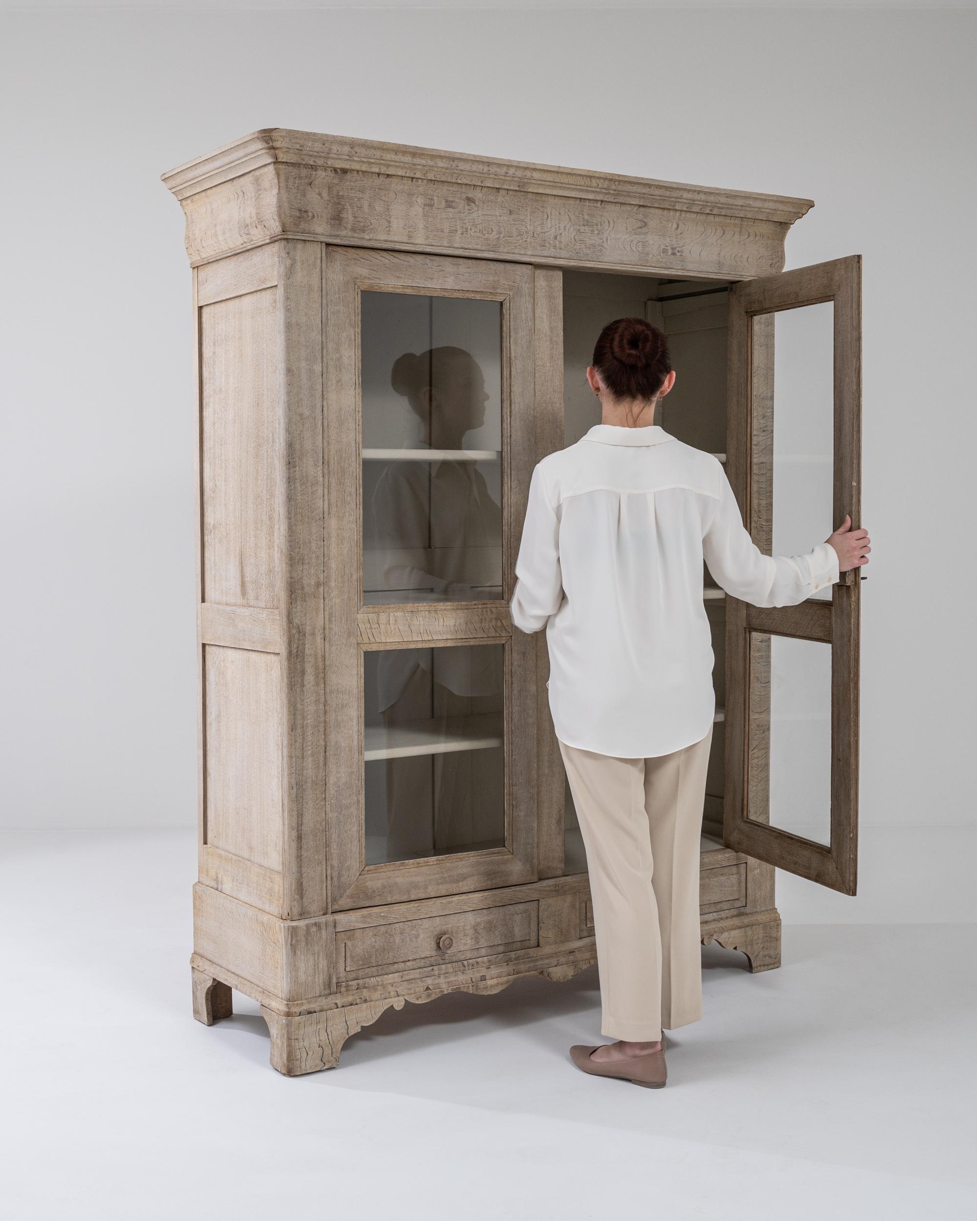 19th Century French Provincial Oak Vitrine In Good Condition In High Point, NC