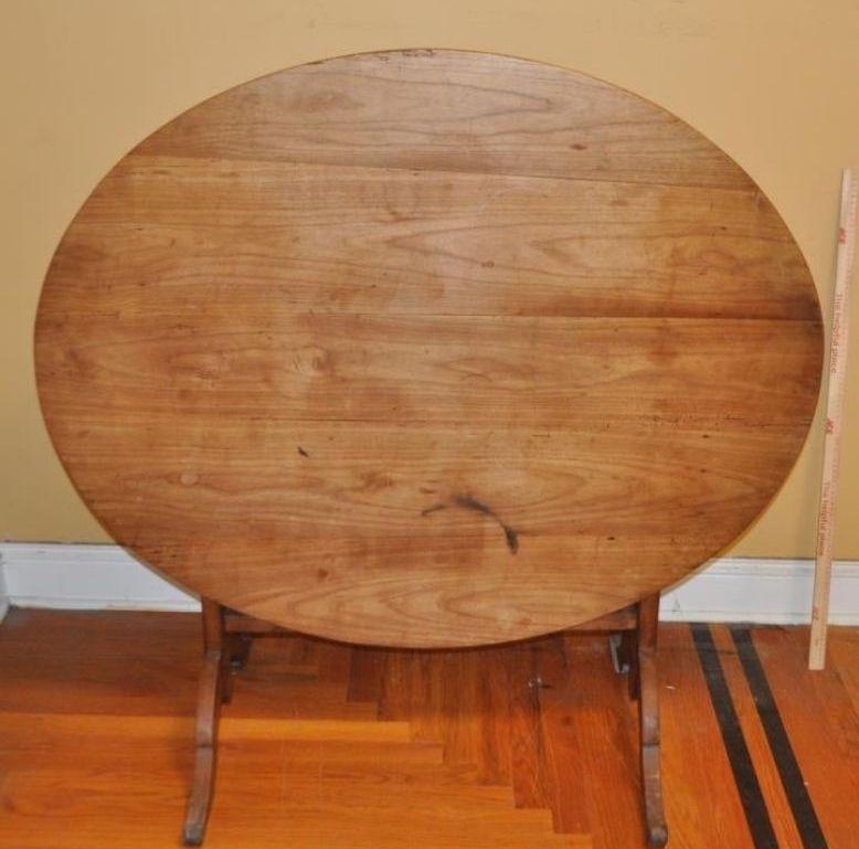 19th century French Provincial oval vineyard table. These tables, known as “wine tasting” tables were made own all the wine producing regions. This table come from the Western Loire Valley. This was the main area of pear production. Chenin Blanc