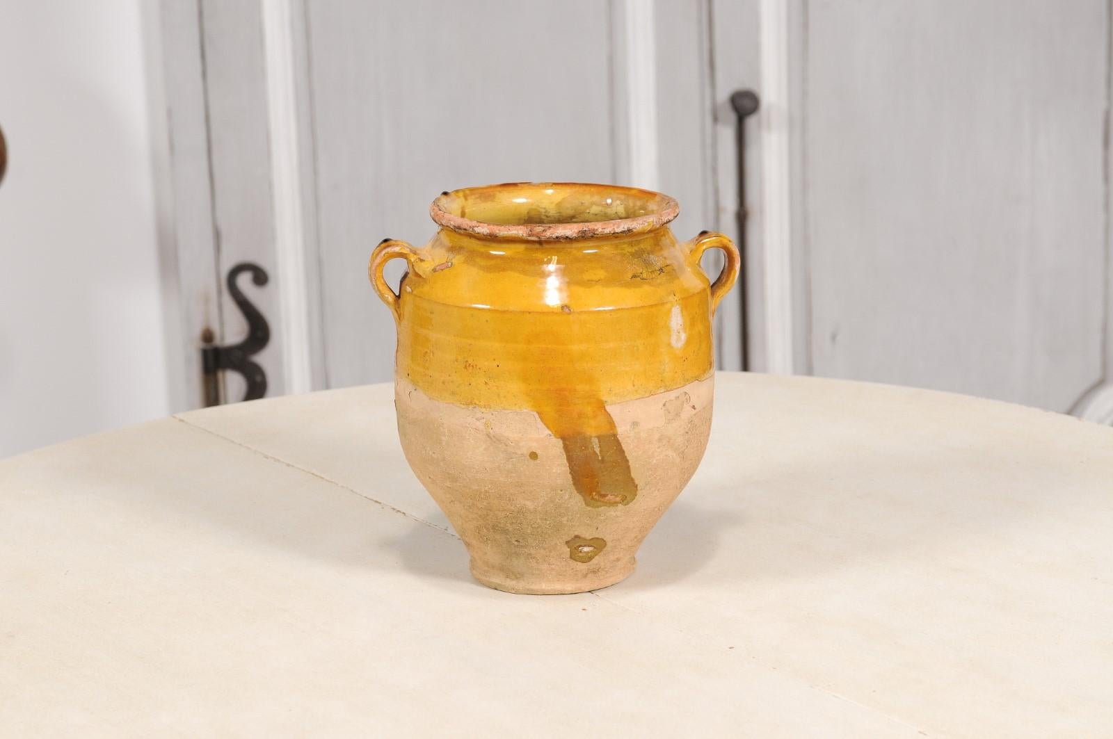 19th Century French Provincial Rustic Pot à Confit with Yellow Glaze and Handles For Sale 5
