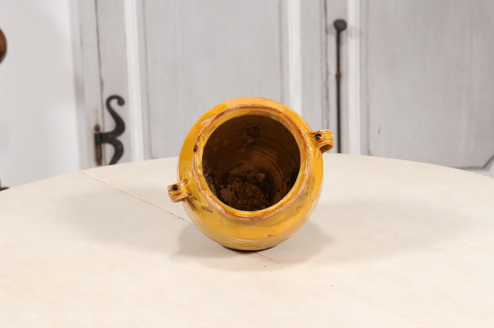 19th Century French Provincial Rustic Pot à Confit with Yellow Glaze and Handles For Sale 6