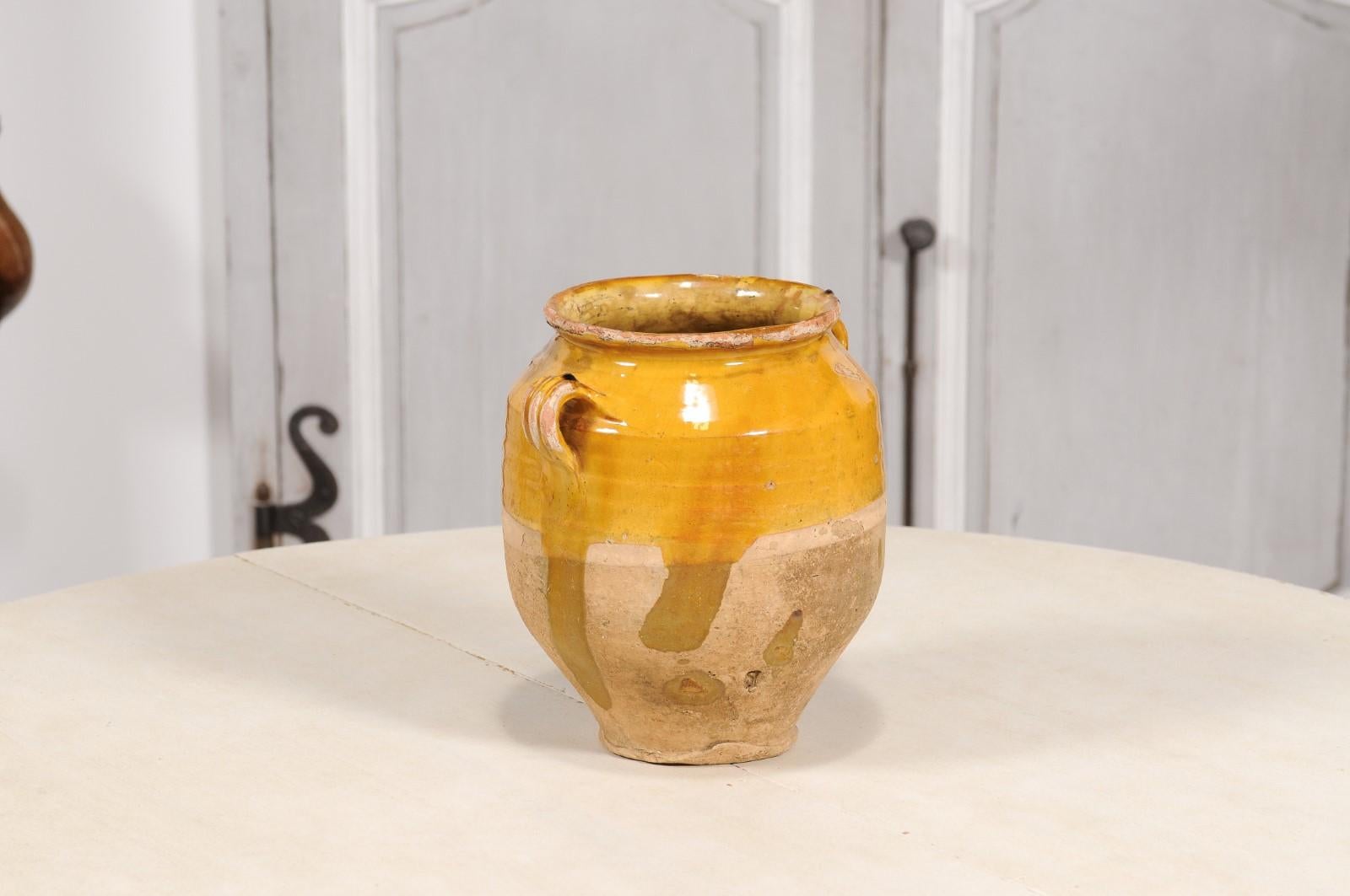 19th Century French Provincial Rustic Pot à Confit with Yellow Glaze and Handles For Sale 2