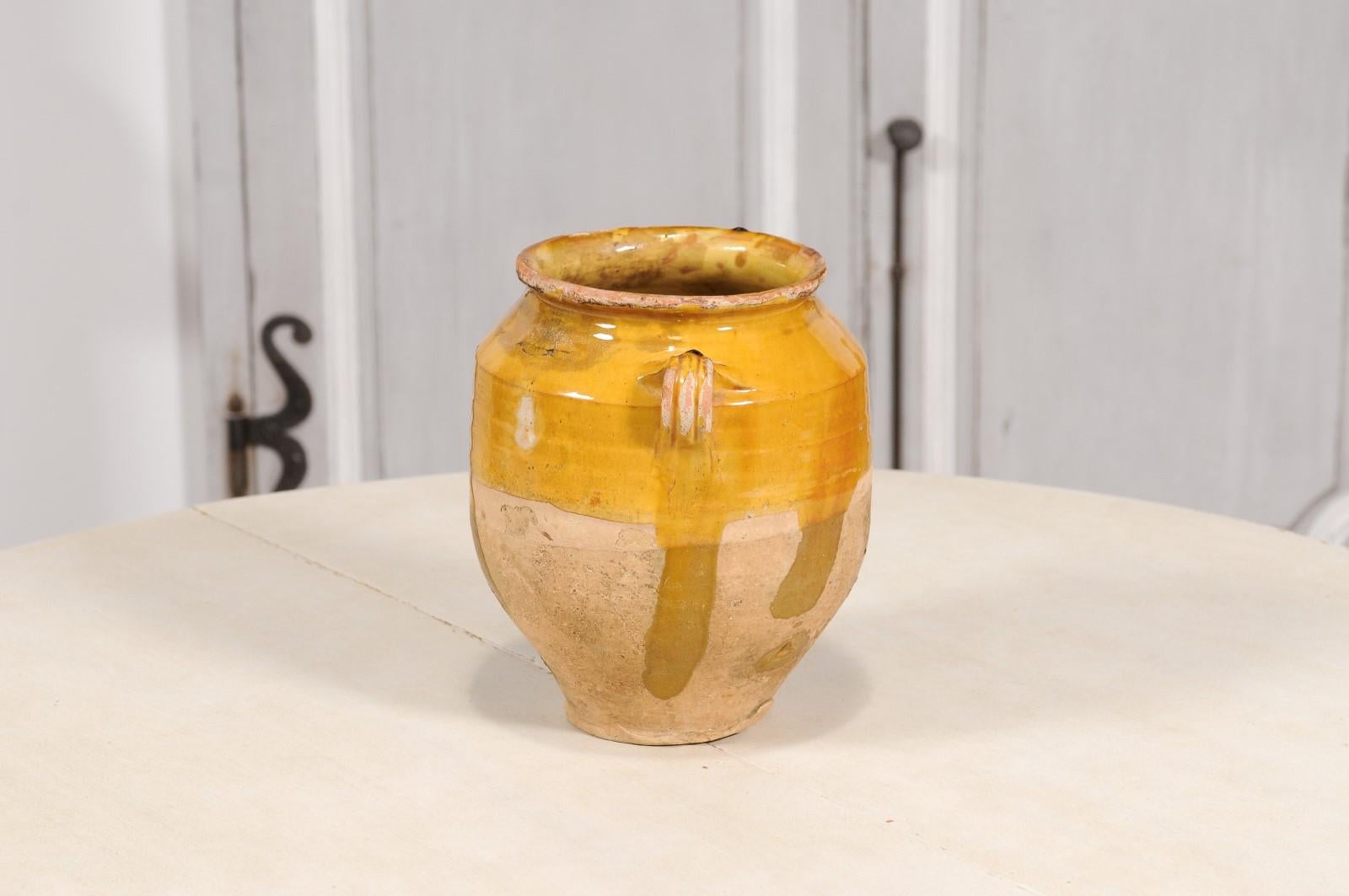 19th Century French Provincial Rustic Pot à Confit with Yellow Glaze and Handles For Sale 3