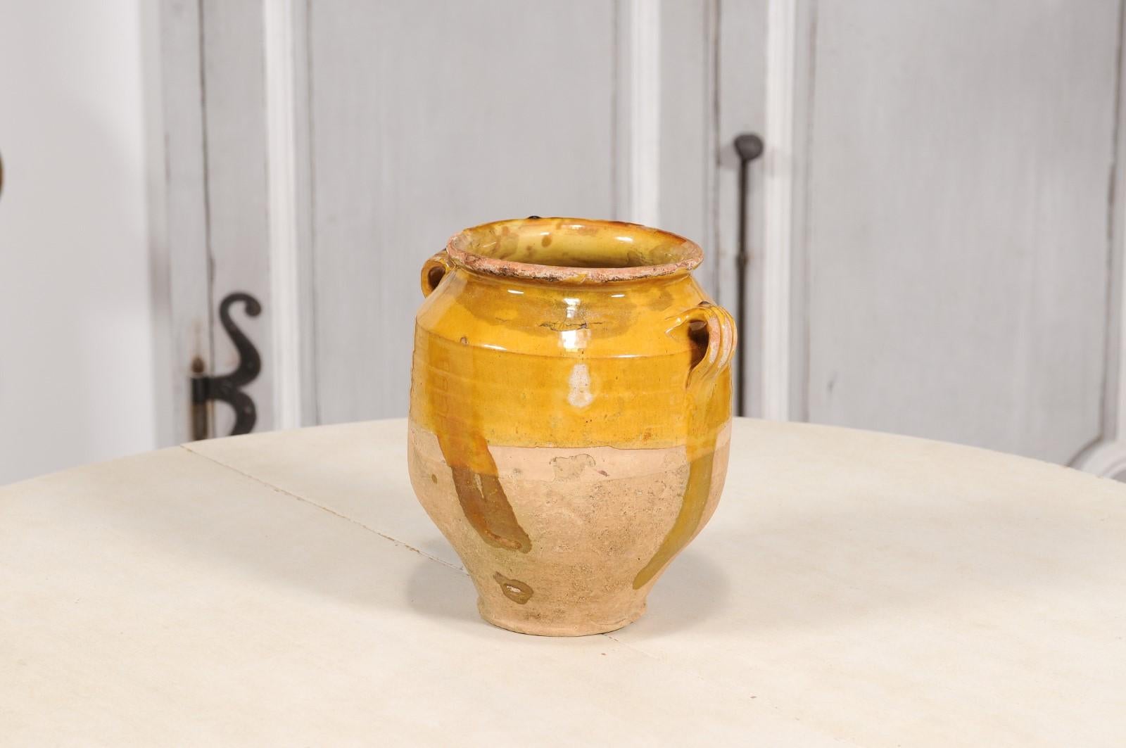 19th Century French Provincial Rustic Pot à Confit with Yellow Glaze and Handles For Sale 4