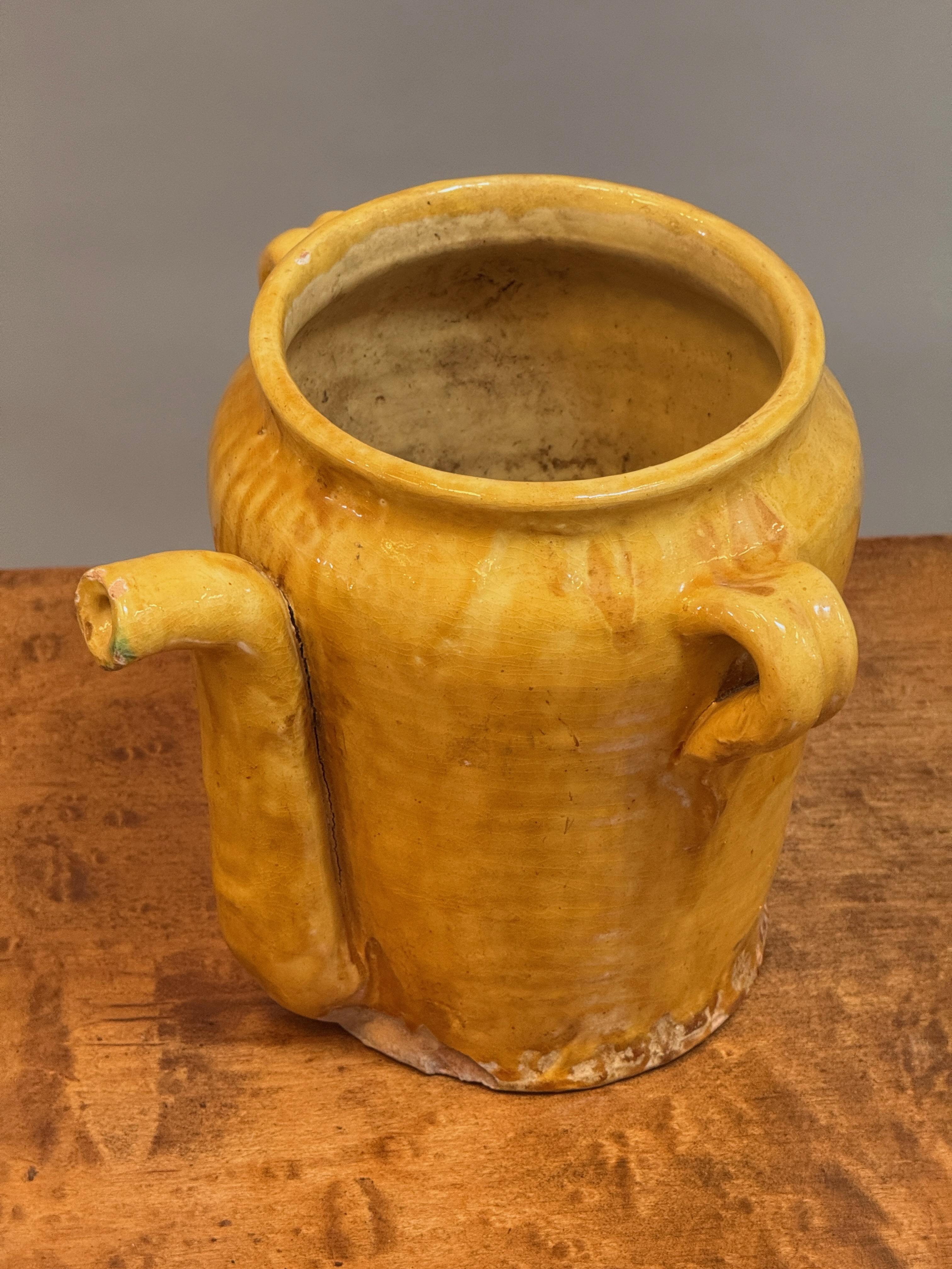 19th Century French Provincial Terra Cotta Pot with A Spout In Good Condition For Sale In Middleburg, VA