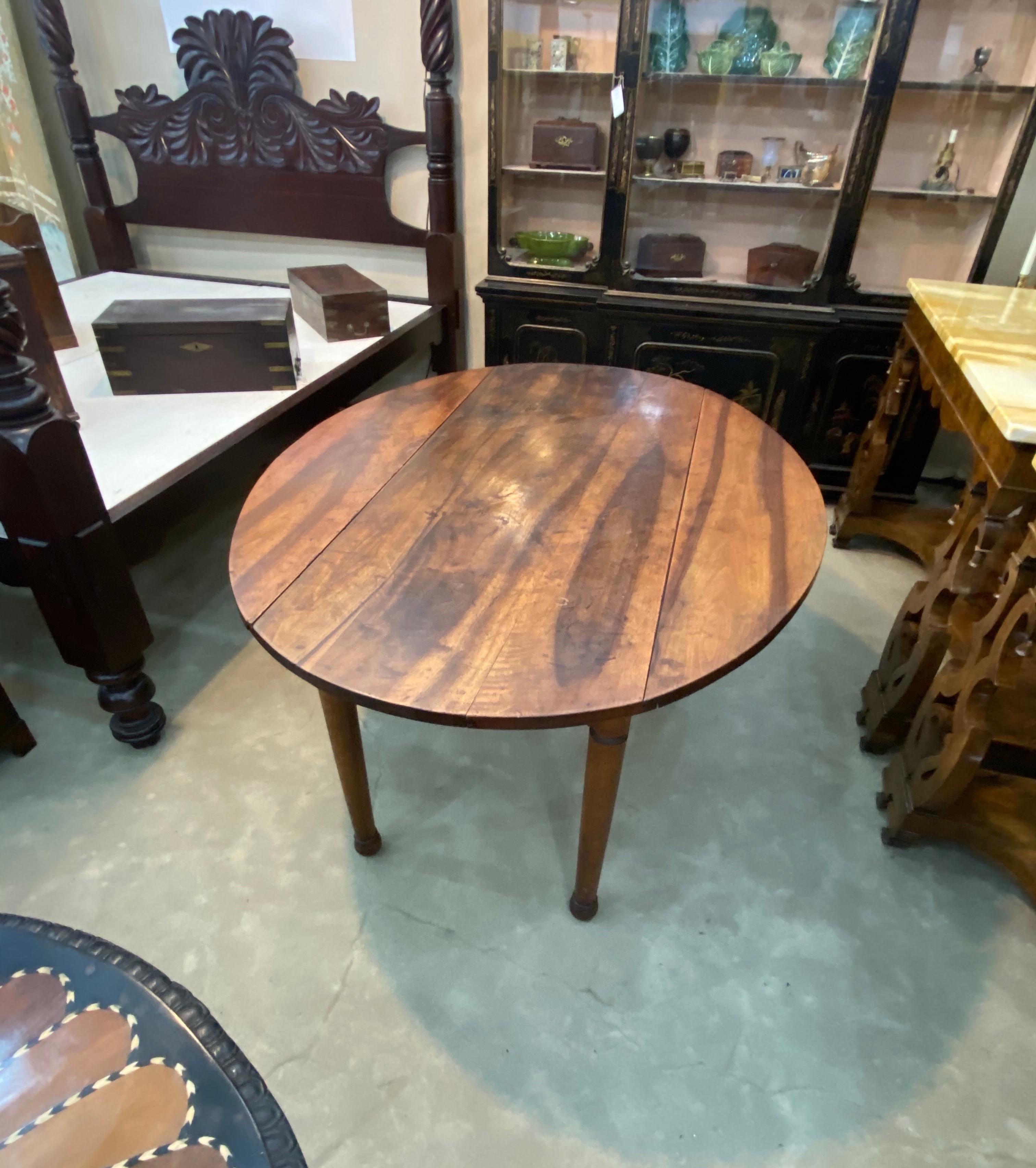 19th Century French Provincial Walnut Dining Table In Good Condition In Charleston, SC