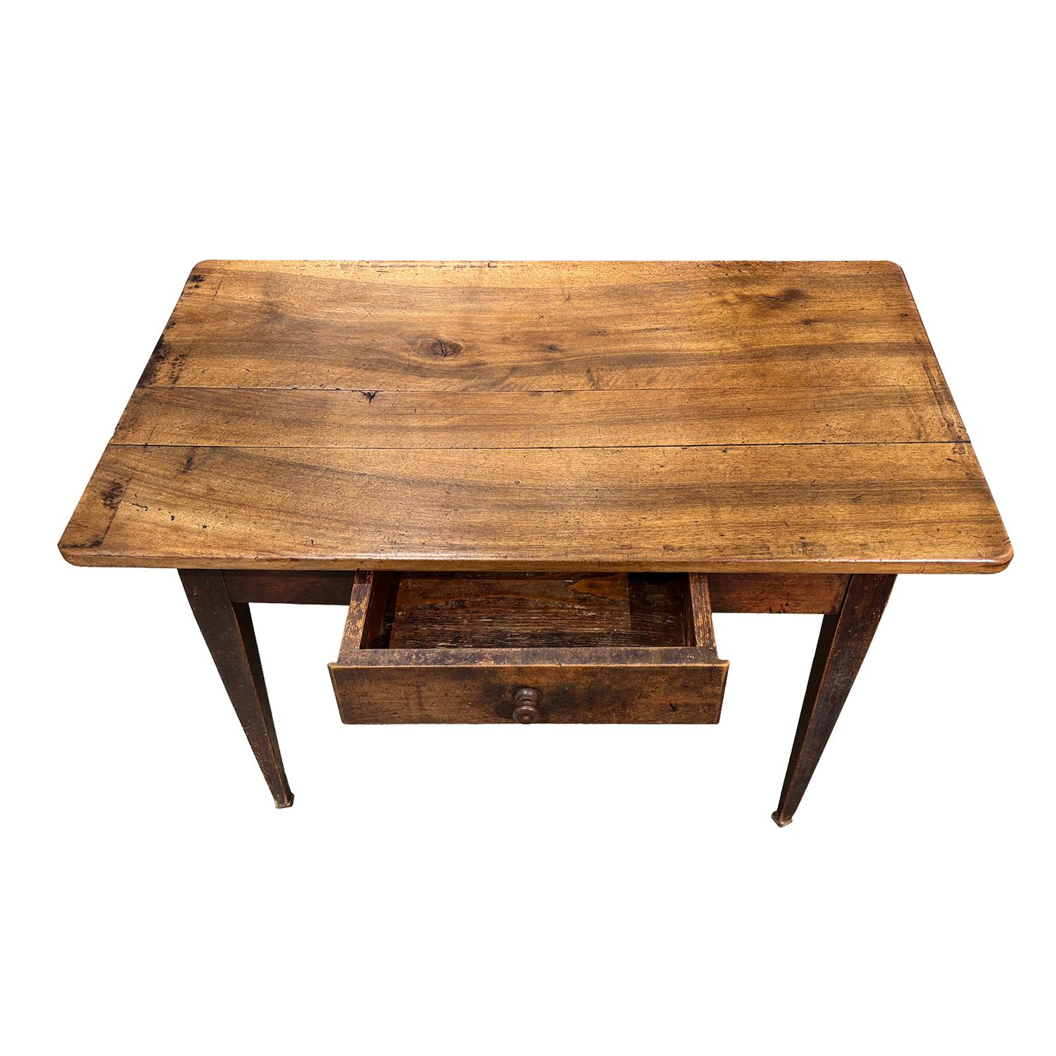 19th Century French Provincial Walnut End Table - Antique Rectangular Farm Table In Good Condition For Sale In West Palm Beach, FL