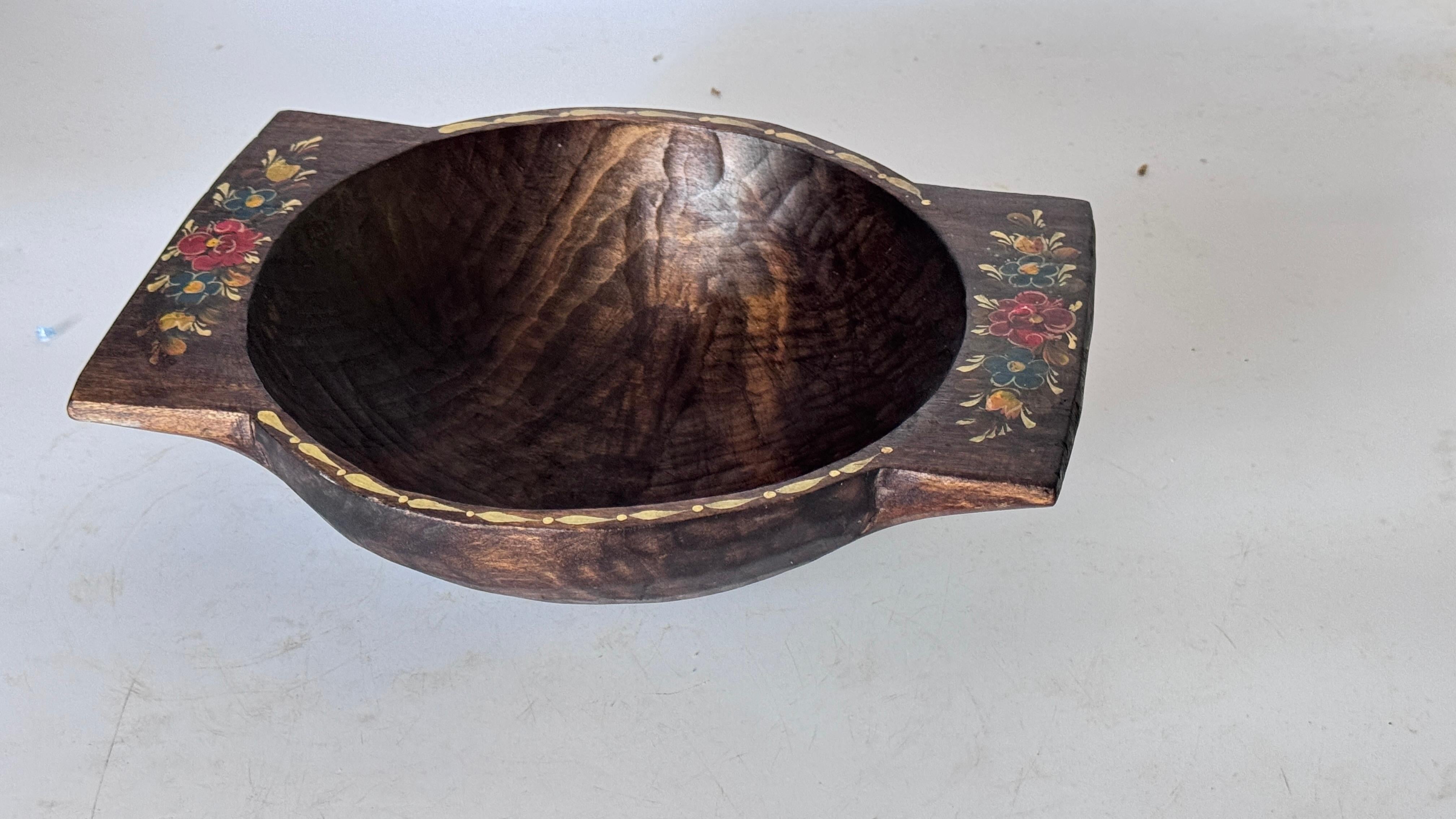Stile provenzale 19th Century French Provincial Wooden Bowl Hand-Painted Floral Motifs in vendita