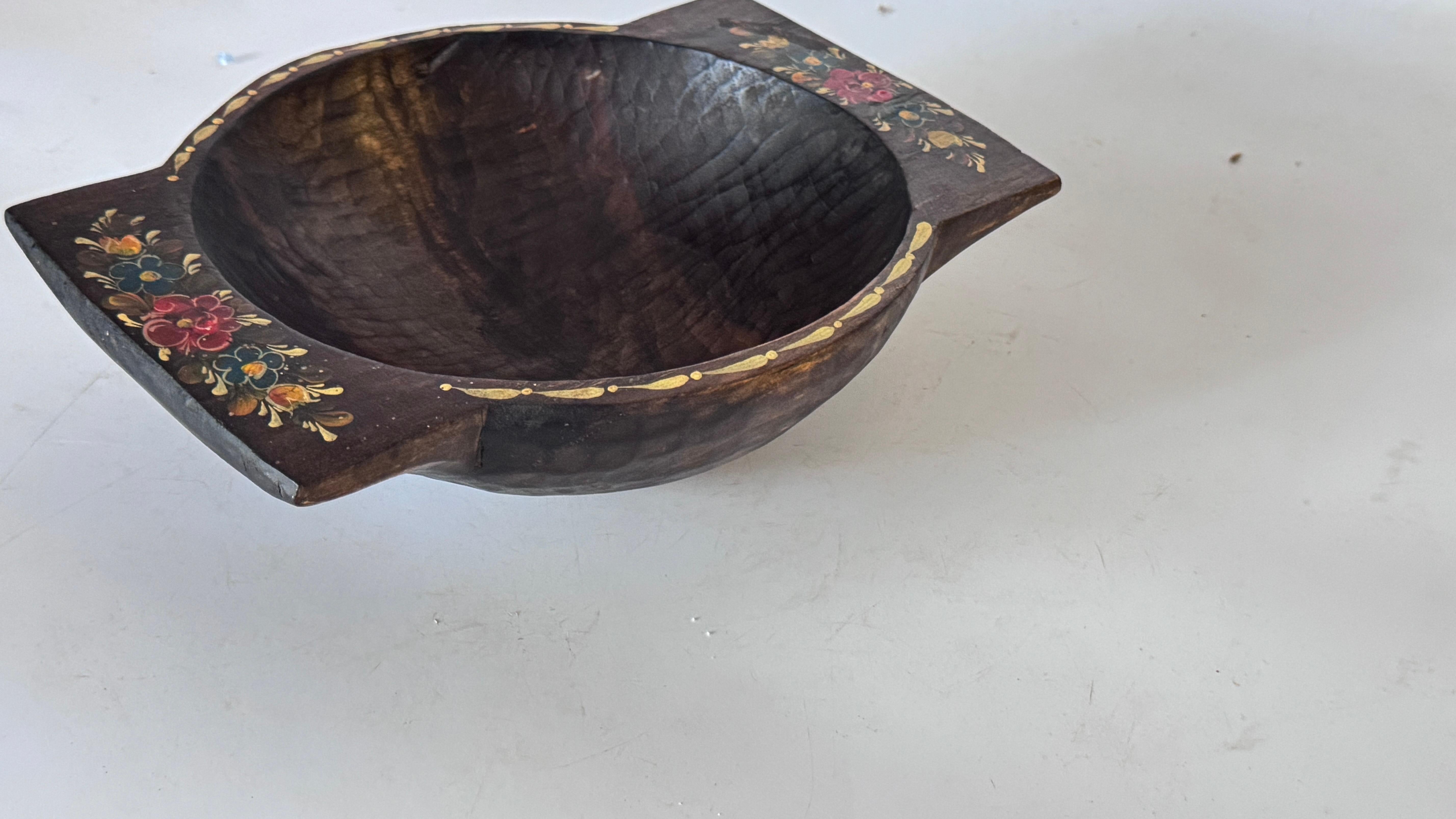 XIX secolo 19th Century French Provincial Wooden Bowl Hand-Painted Floral Motifs in vendita