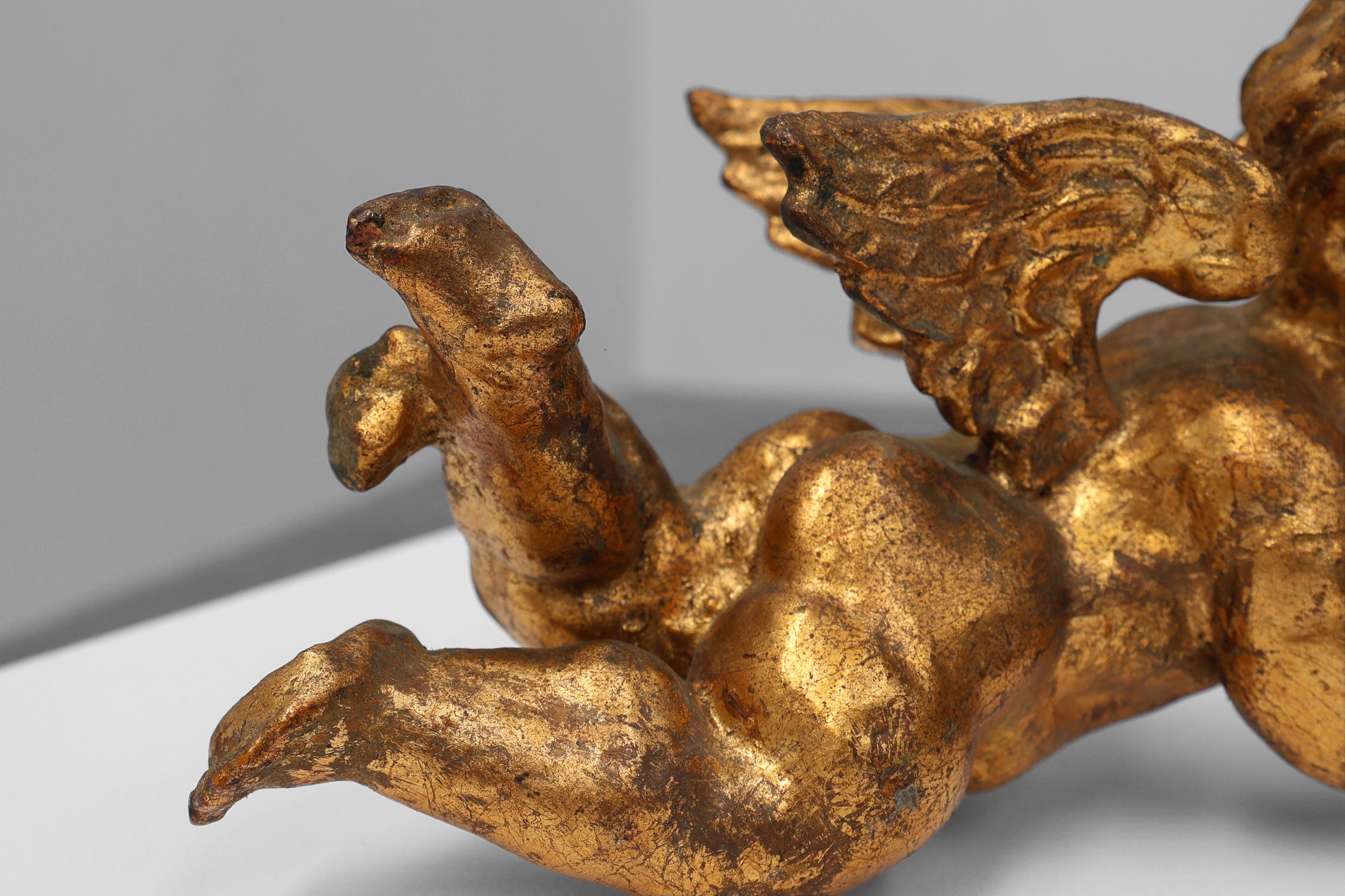 19th Century French putti in carved wood and gilded plaster For Sale 3