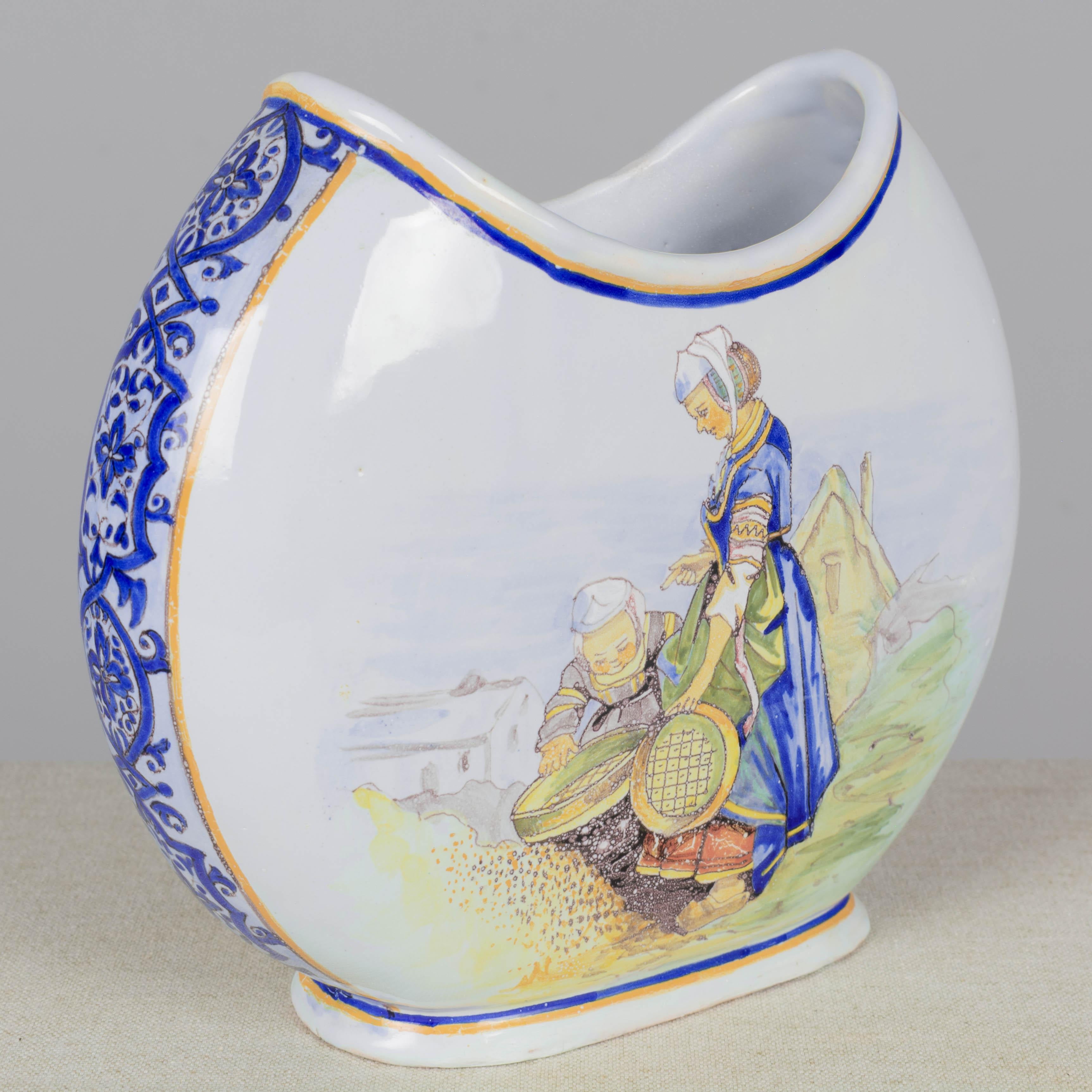 Jarrón francés del siglo XIX Quimper Porquier Beau Faience Fayenza en venta